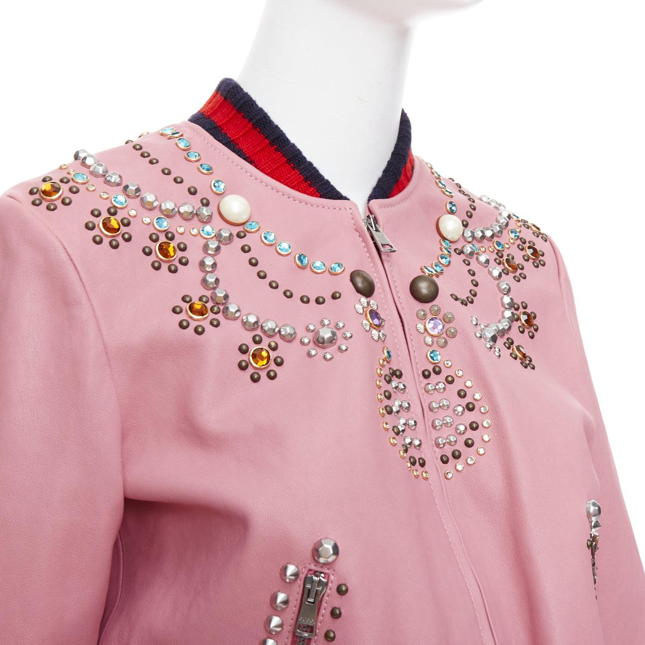 GUCCI Rosa Lammfell-Bomber mit Perlenverzierung und Webbesatz IT40 S im Angebot 3