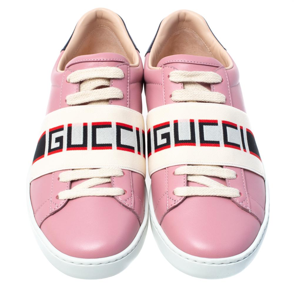 Stacked with signature details, this Gucci pair is rendered in leather and is designed in a low-cut style with lace-up vamps. They have been fashioned with a logo-printed strap across the vamps and lace-up fastenings. Complete with contrasting trims