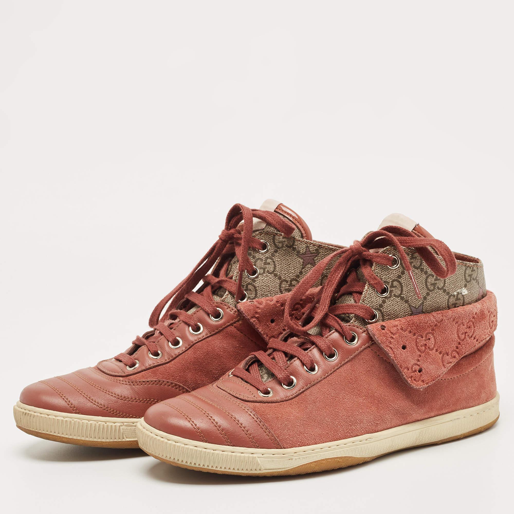 Coming in a classic silhouette, these Gucci sneakers are a seamless combination of luxury, comfort, and style. These sneakers are designed with signature details and comfortable insoles.