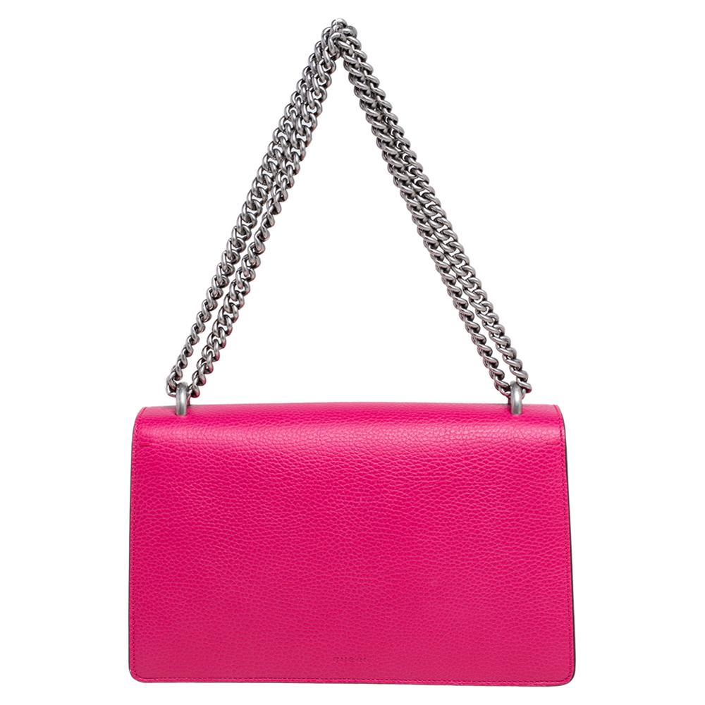 Picture yourself swinging this gorgeous bag at your outings with friends or at social gatherings and imagine how it will not only complement all your outfits but fetch you endless compliments. This Gucci creation has been beautifully crafted from