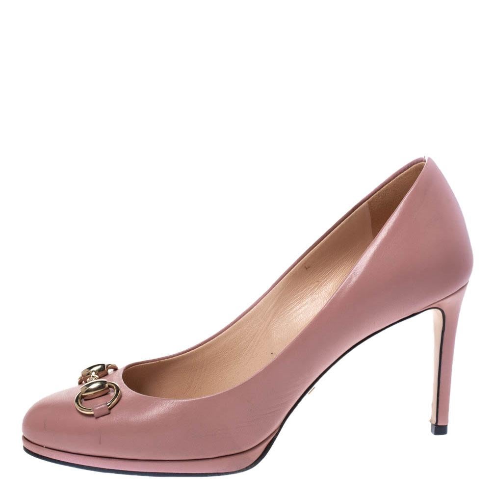 You can never go wrong with these pumps from the iconic house of Gucci. Crafted in Italy, they are made from quality leather and comes in a lovely shade of pink. They are styled with almond toes, signature Horsebit detailing on the vamps, 8.5 cm