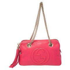 Gucci - Sac à bandoulière Soho en cuir rose avec chaîne, taille moyenne