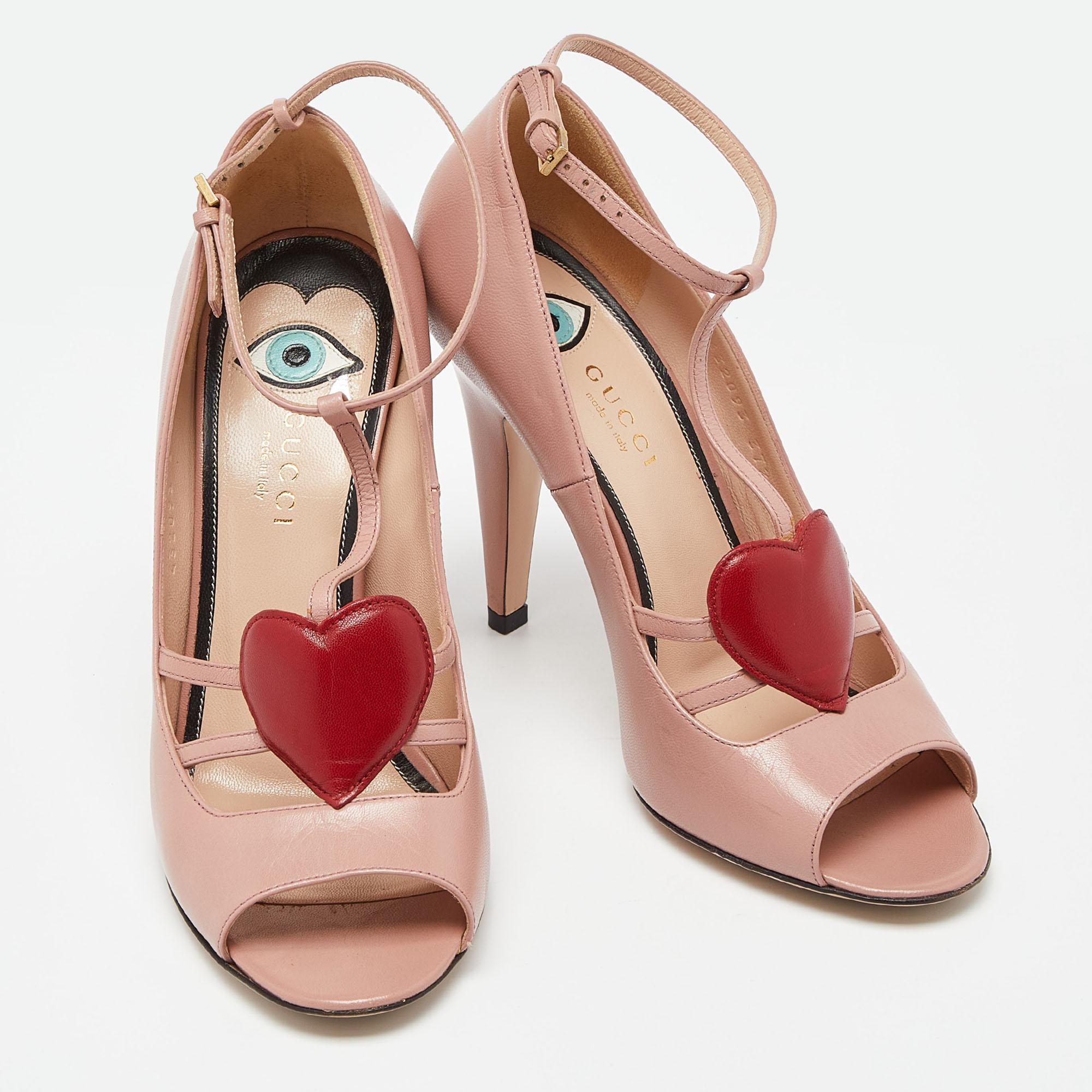 Gucci Pink Leather Molina Crystal Heart T-Strap Pumps Size 37.5 In Good Condition For Sale In Dubai, Al Qouz 2