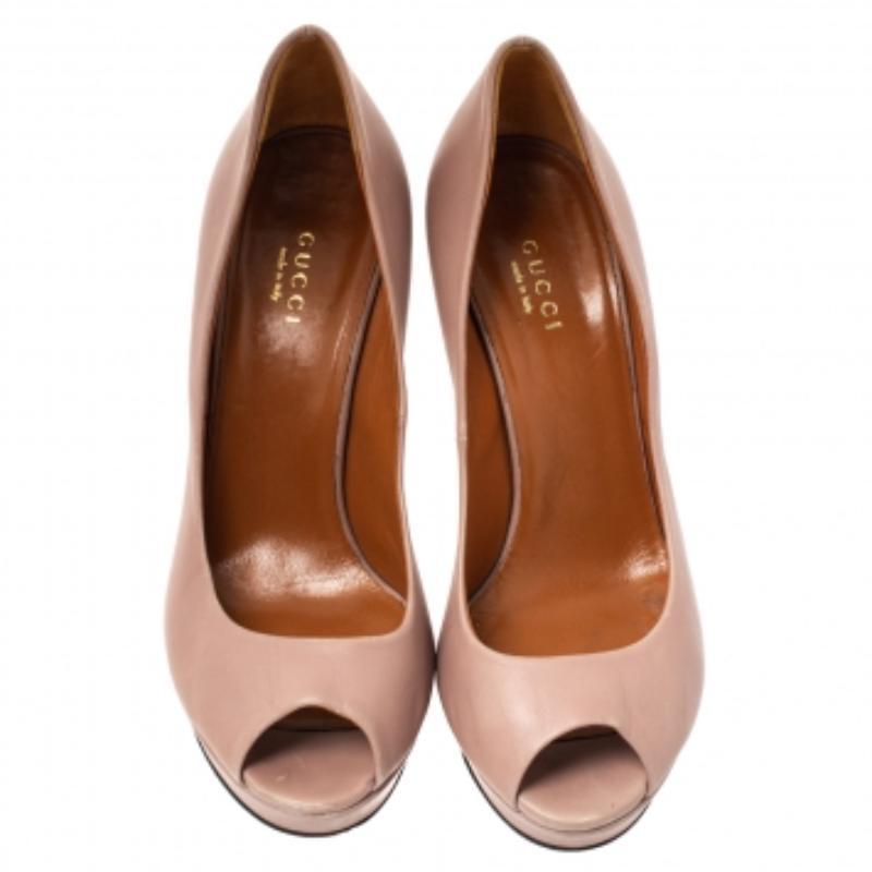 Gucci - Escarpins à plateforme en cuir rose Taille 37,5 État moyen - En vente à Dubai, Al Qouz 2