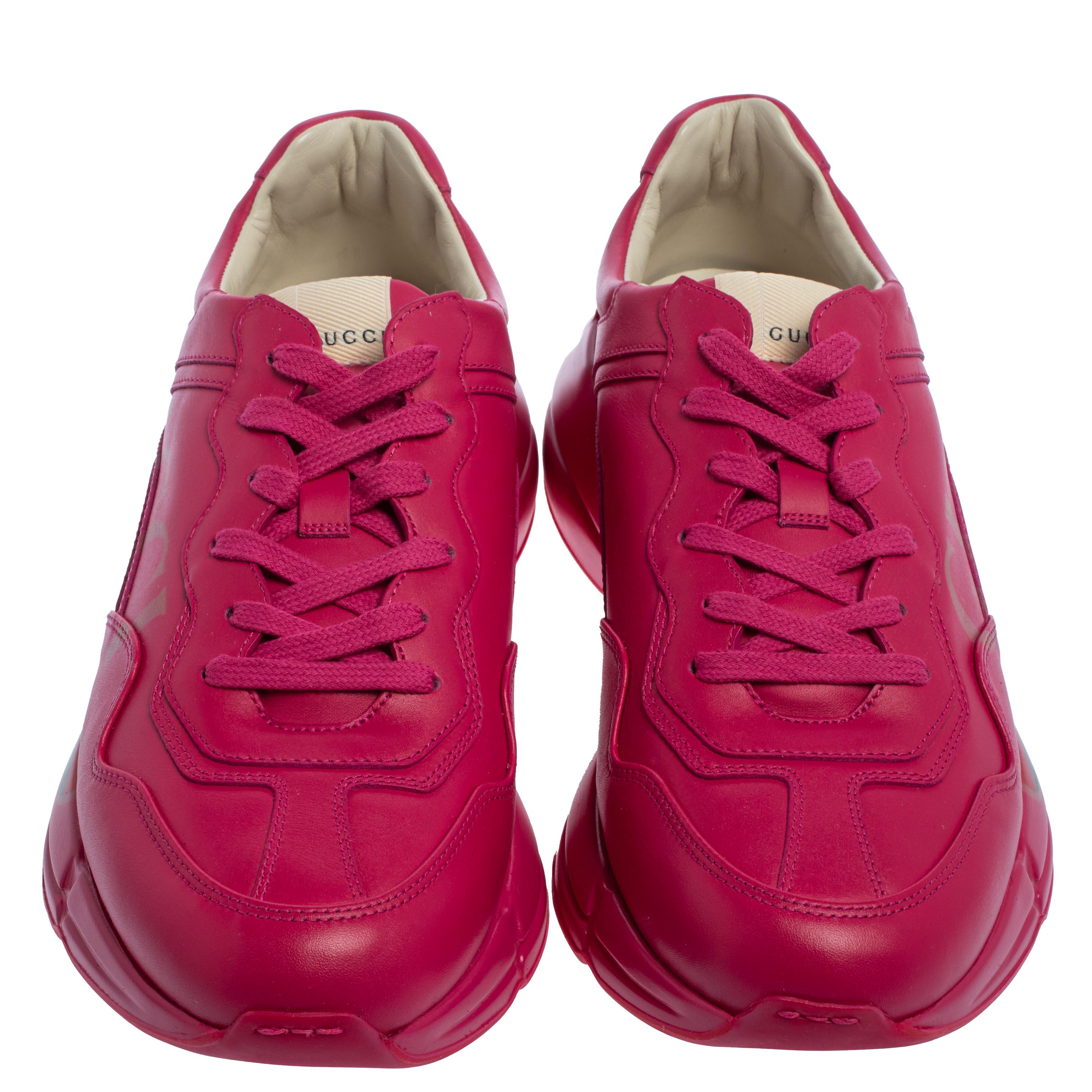 Gucci Pink Leather Rhyton Logo Print Low Top Sneakers Size 42 In Excellent Condition In Dubai, Al Qouz 2