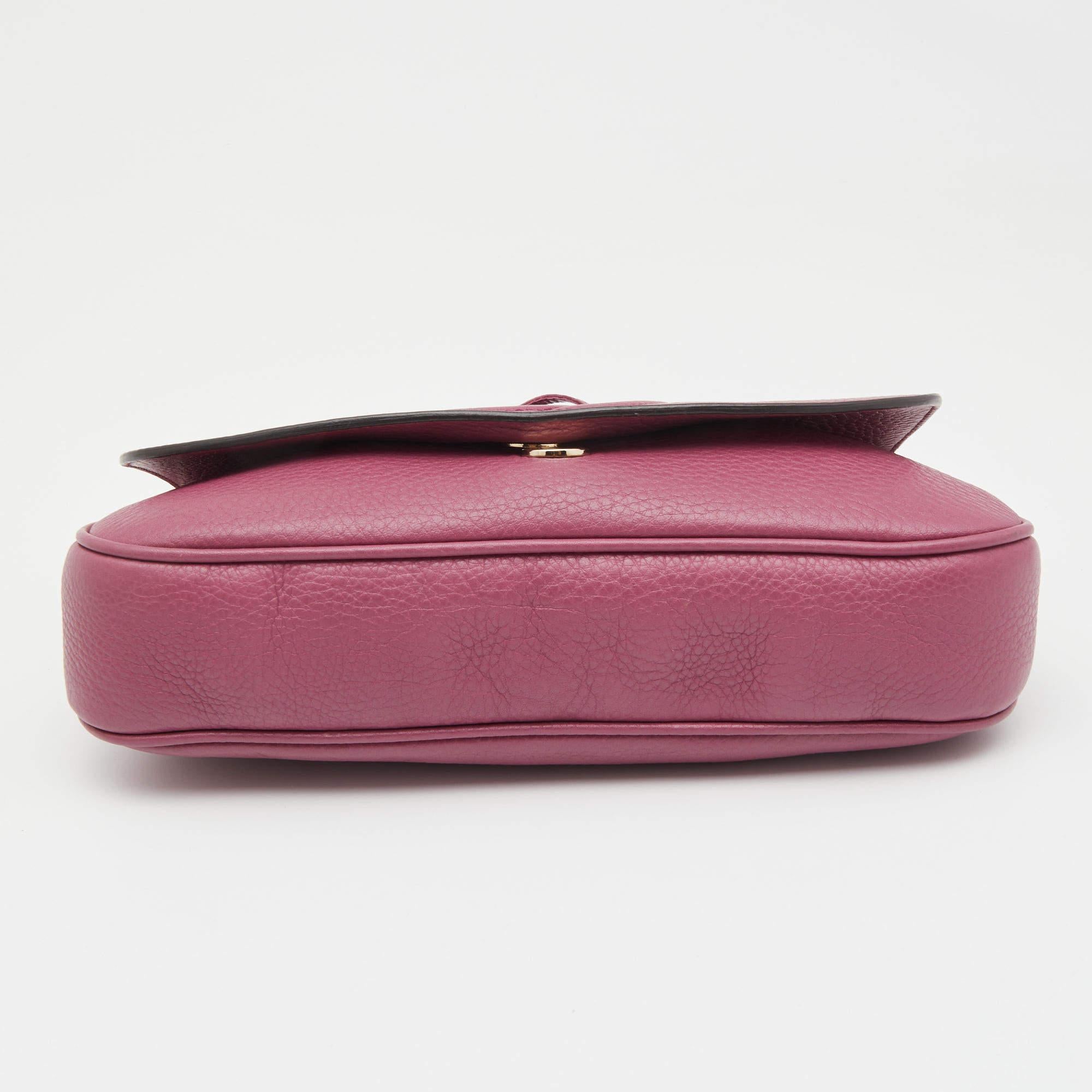Drücken Sie Ihren persönlichen Stil mit dieser hochwertigen Crossbody-Tasche aus. Sie ist aus hochwertigen MATERIALEN gefertigt, mit feinen Details versehen und perfekt verarbeitet. Der Innenraum ist sehr geräumig.

