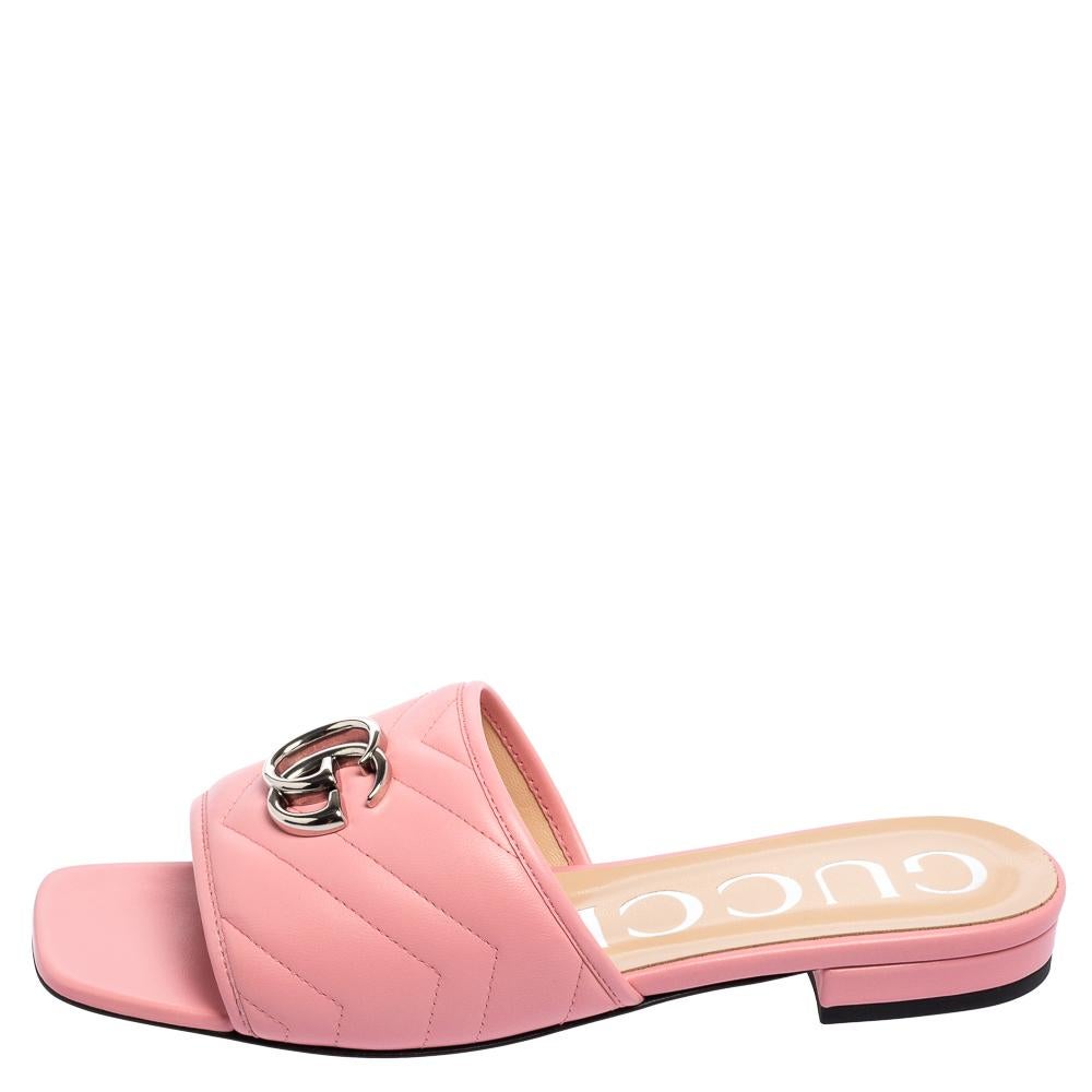 Praiseworthy and elegant, this pair of classy sandals by Gucci is a pair no lady would wish to leave. Crafted with leather, they feature adorable open toes and an impressive GG logo on the quilted vamp straps. The leather-lined insoles carry brand