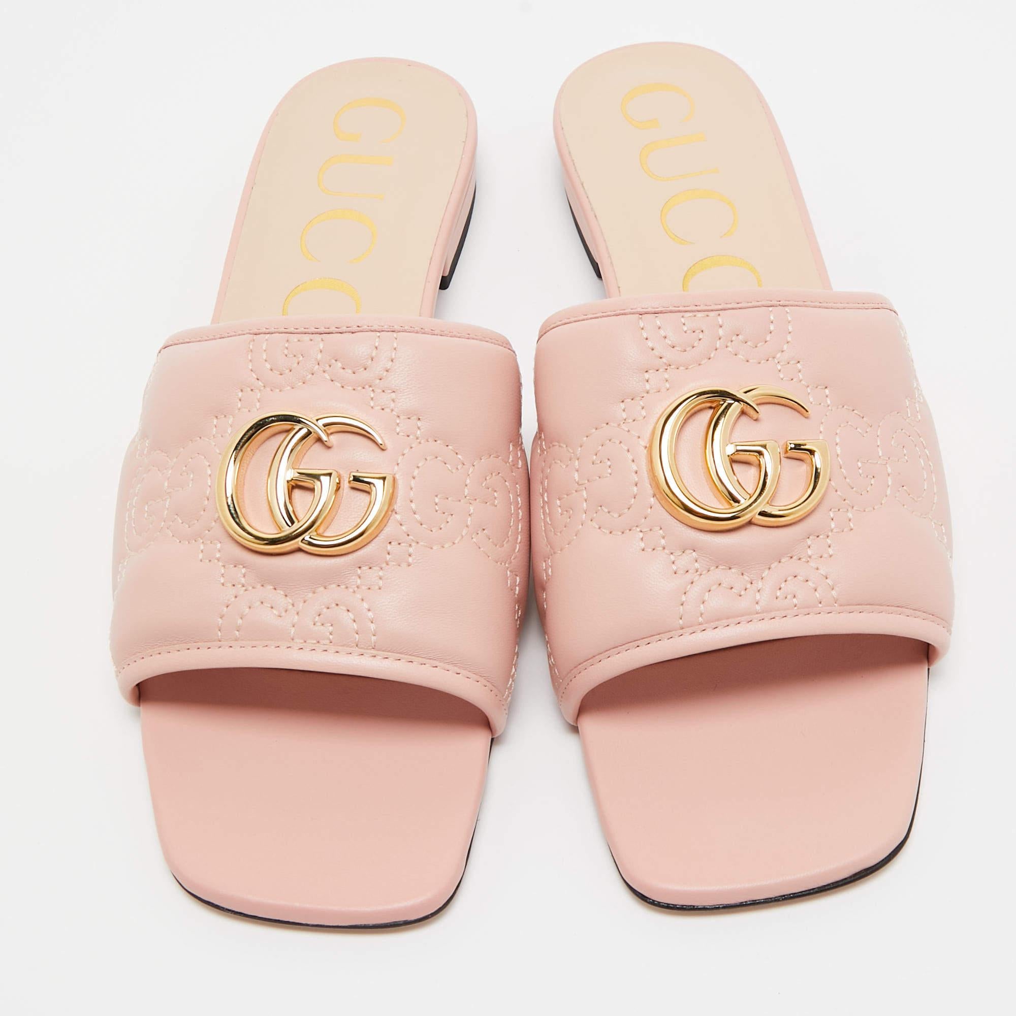 Gucci Pink Matelassé Leather GG Marmont Slide Sandals Size 40 In Excellent Condition In Dubai, Al Qouz 2