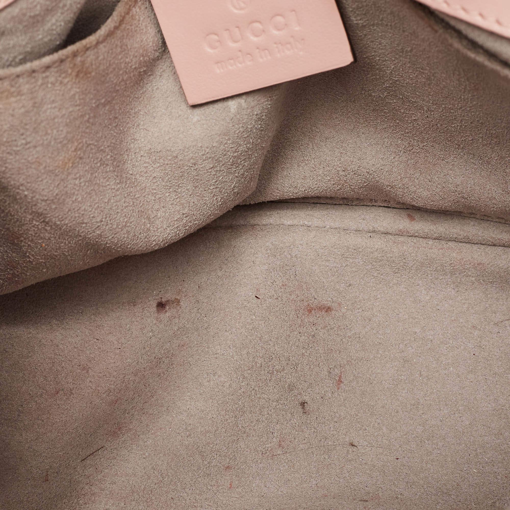 Gucci - Mini sac à bandoulière GG Marmont en cuir matelassé rose en vente 3