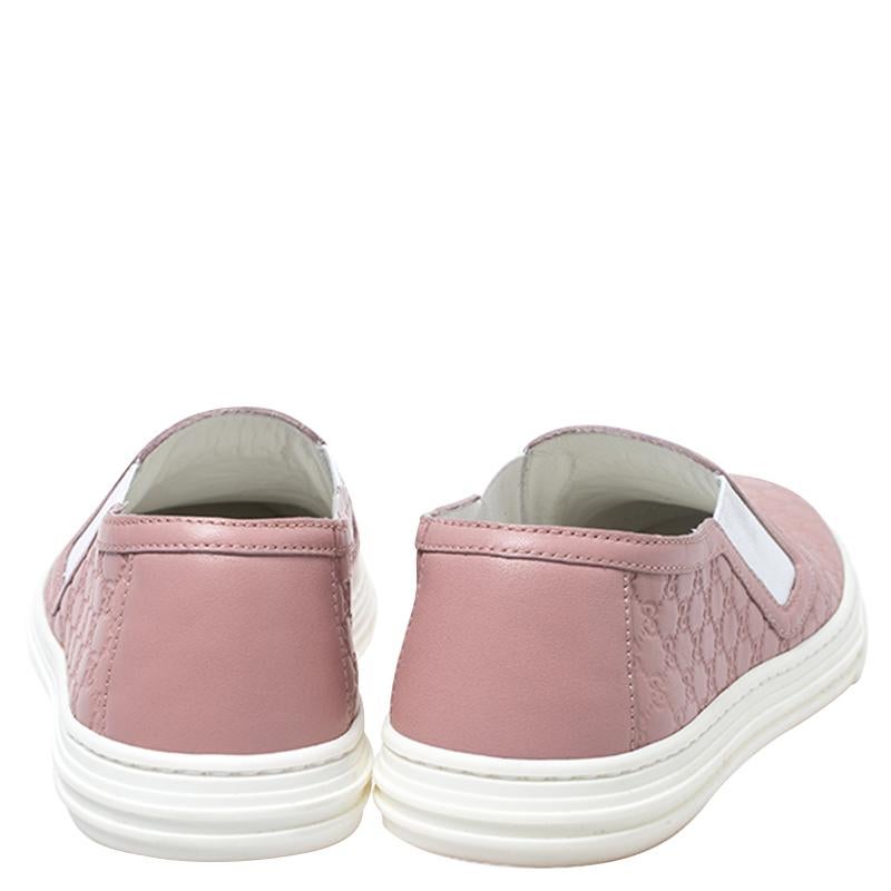 Gucci Pink Microguccisima Leather Slip On Sneakers 35.5 In Excellent Condition In Dubai, Al Qouz 2