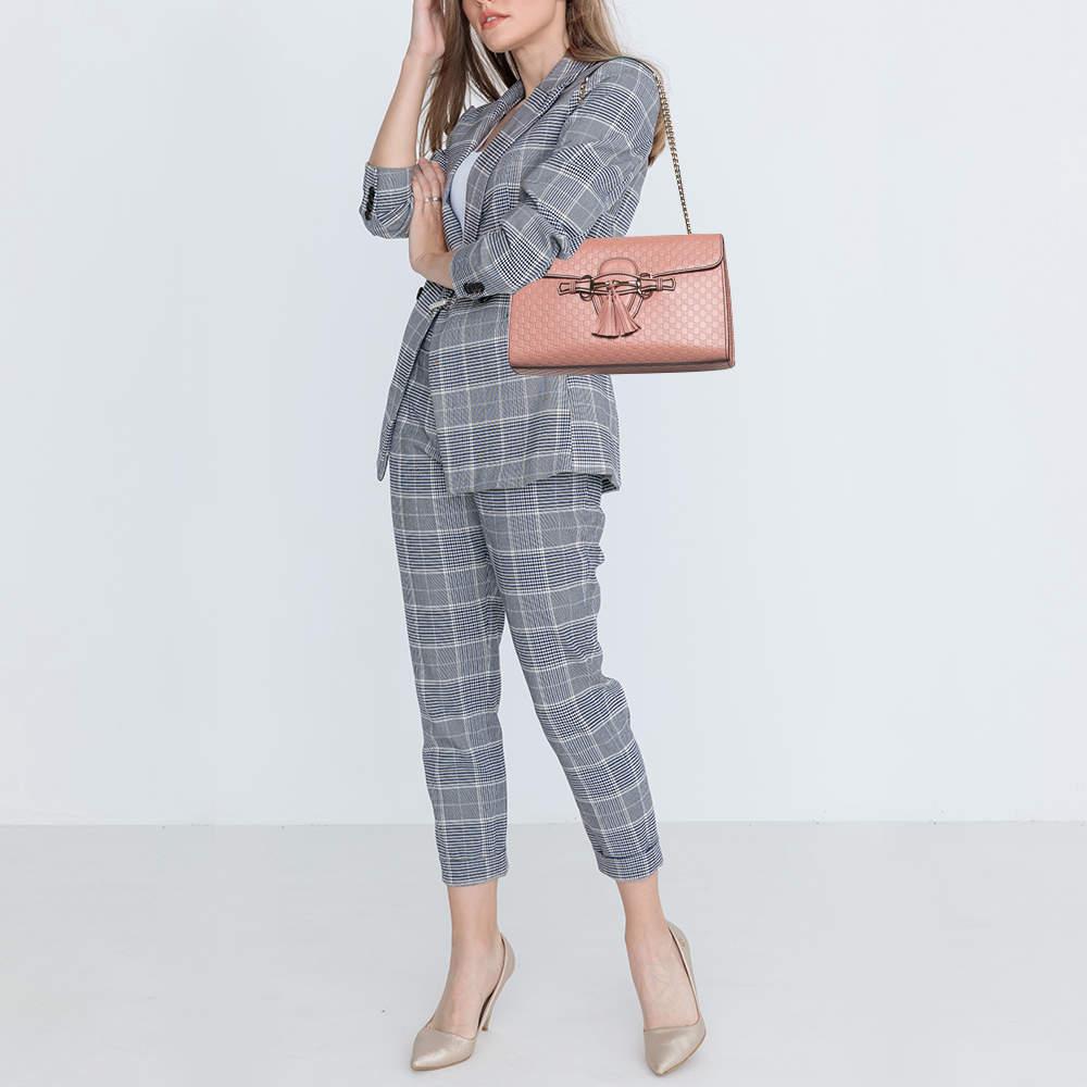 With a perfect blend of archival details and contemporary design  this Gucci Emily bag is desirable. It has impressed style enthusiasts with its understated charm and embodies an architectural shape. Made from microguccissima leather  it can be