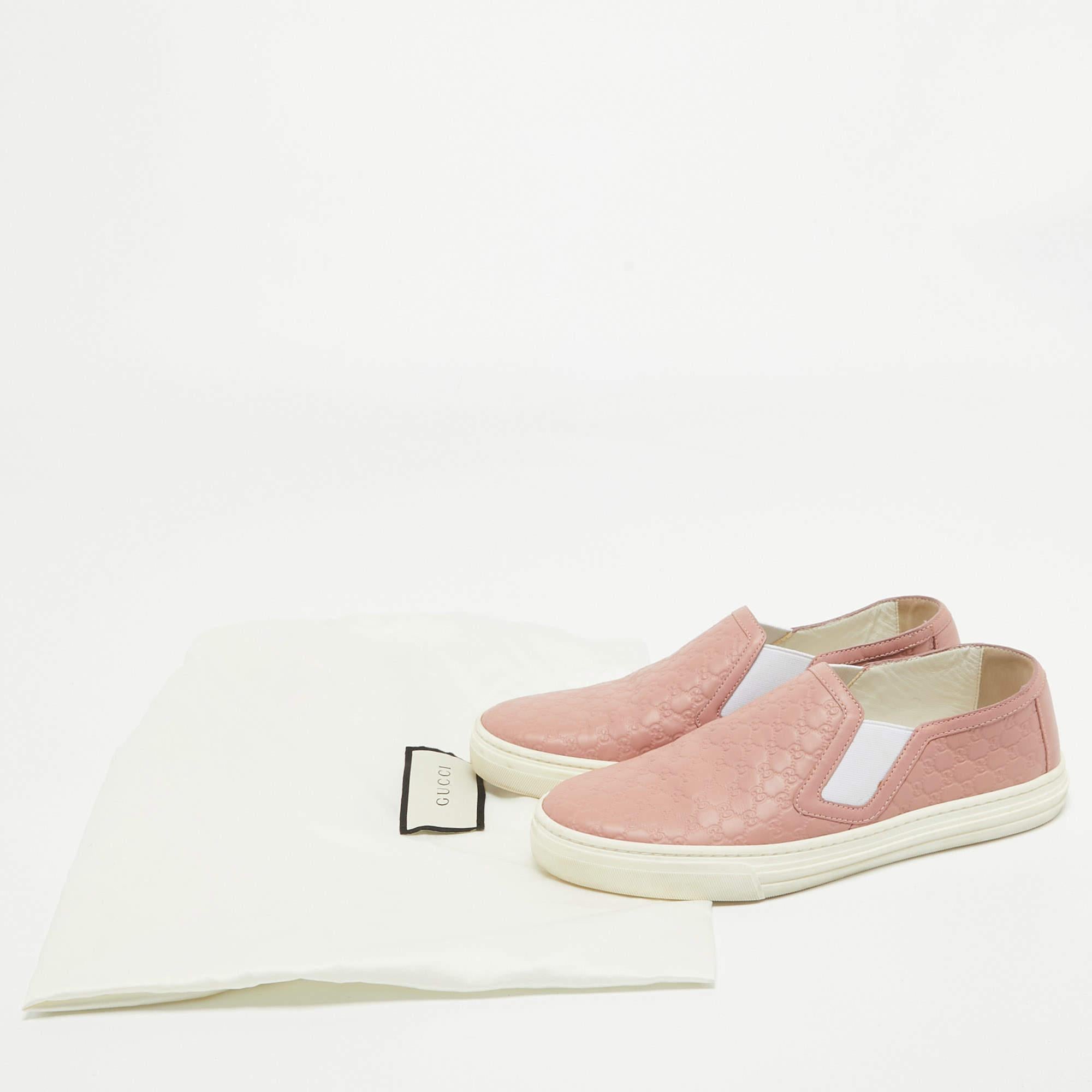Gucci Pink Microguccissima Leather Slip On Sneakers Size 35.5 For Sale 2