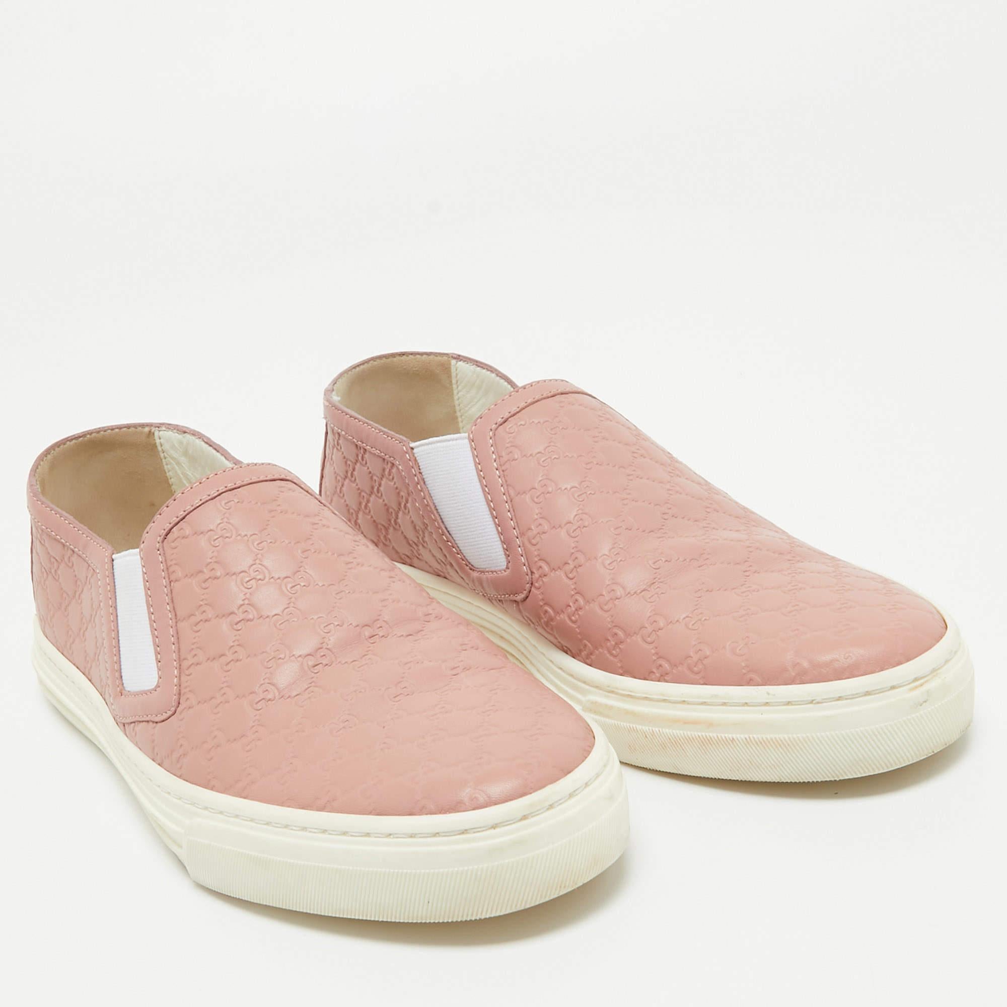 Gucci Pink Microguccissima Leather Slip On Sneakers Size 35.5 For Sale 4