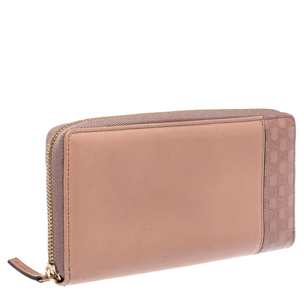 Luxe and classy, this zip-around wallet is from Gucci. It has been crafted from leather, detailed with a Microguccissima panel on the side and equipped with a zipper leading to multiple slots and compartments for you to neatly carry your