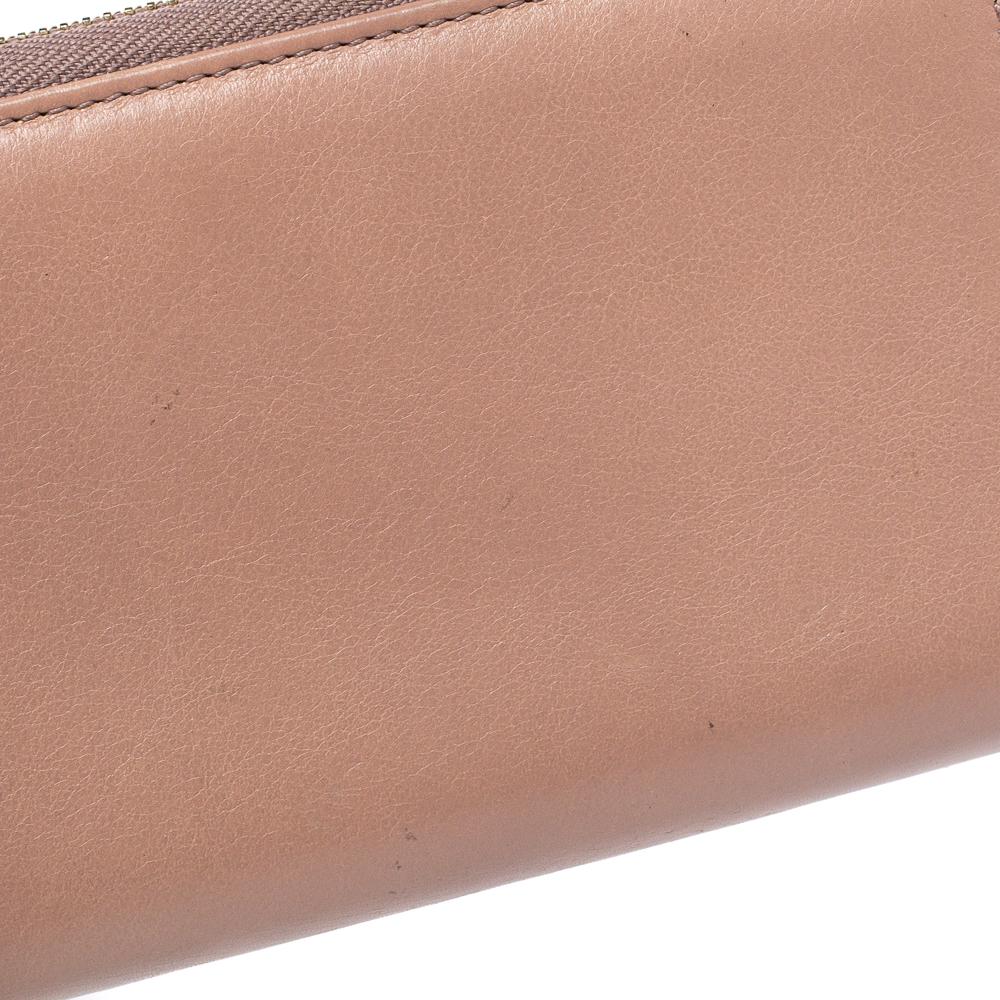 Gucci Pink Microguccissima Leather Zip Around Wallet In Good Condition In Dubai, Al Qouz 2