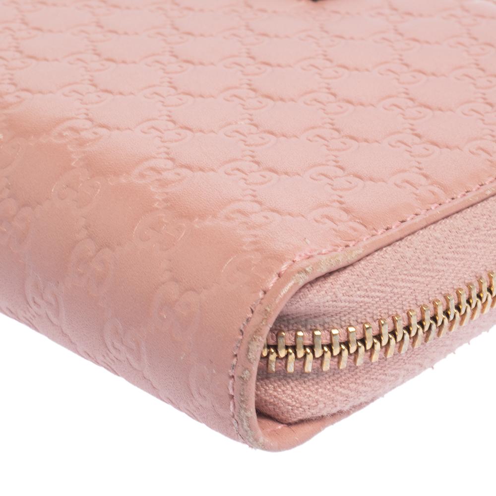 Gucci Pink Microguccissima Leather Zip Around Wallet In Good Condition In Dubai, Al Qouz 2