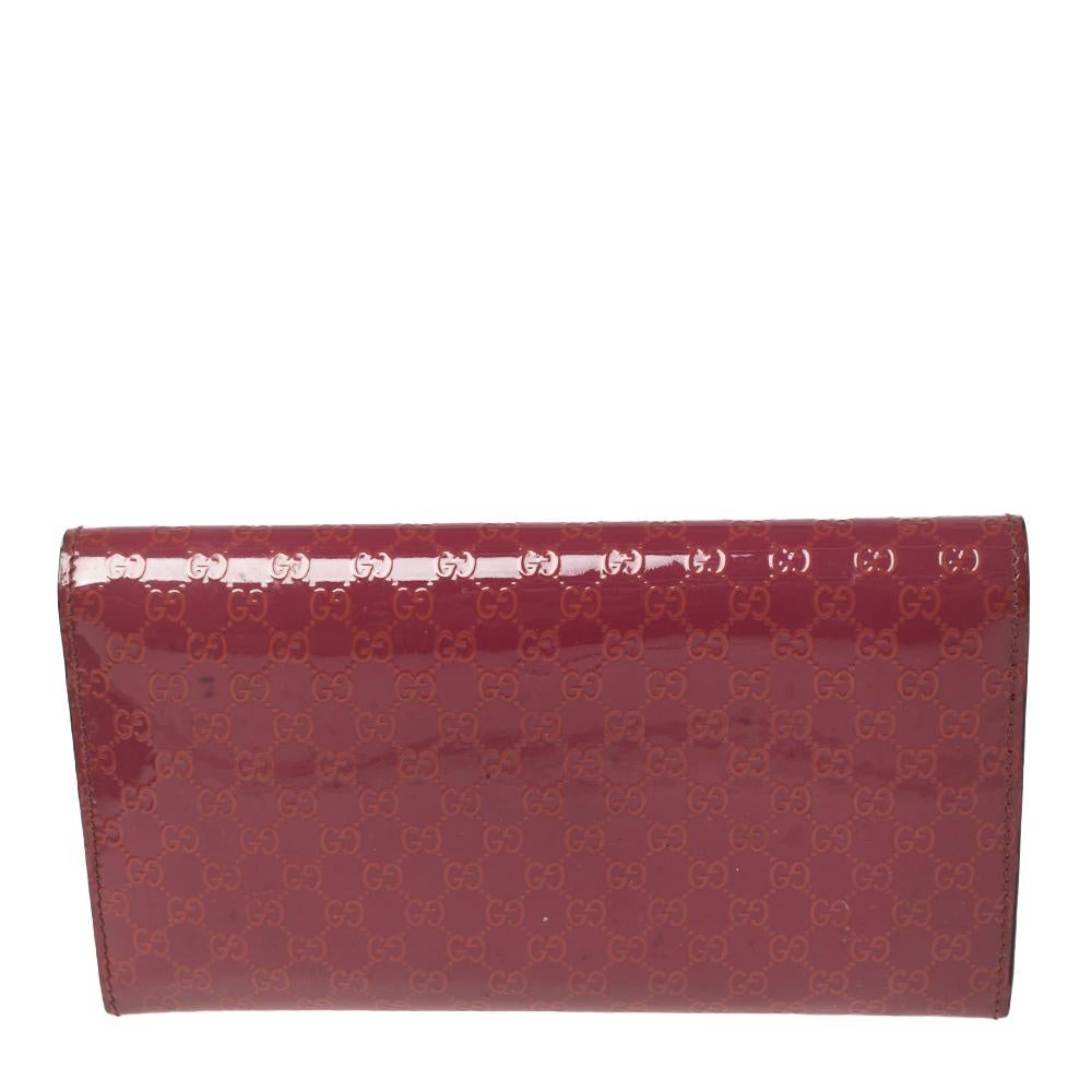 Gucci's expertise in crafting high-quality leather goods is evident through the creation of this piece. This continental wallet is designed using pink Microguccissima patent leather with a gold-toned Lovely Heart logo perched on the front. It has a