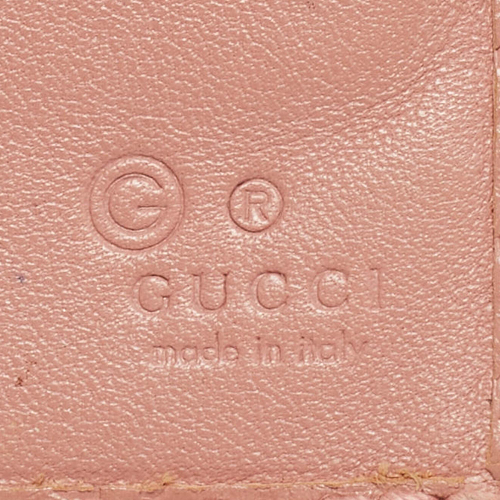 Portefeuille continental à rabat en cuir microgucissima rose Gucci en vente 6