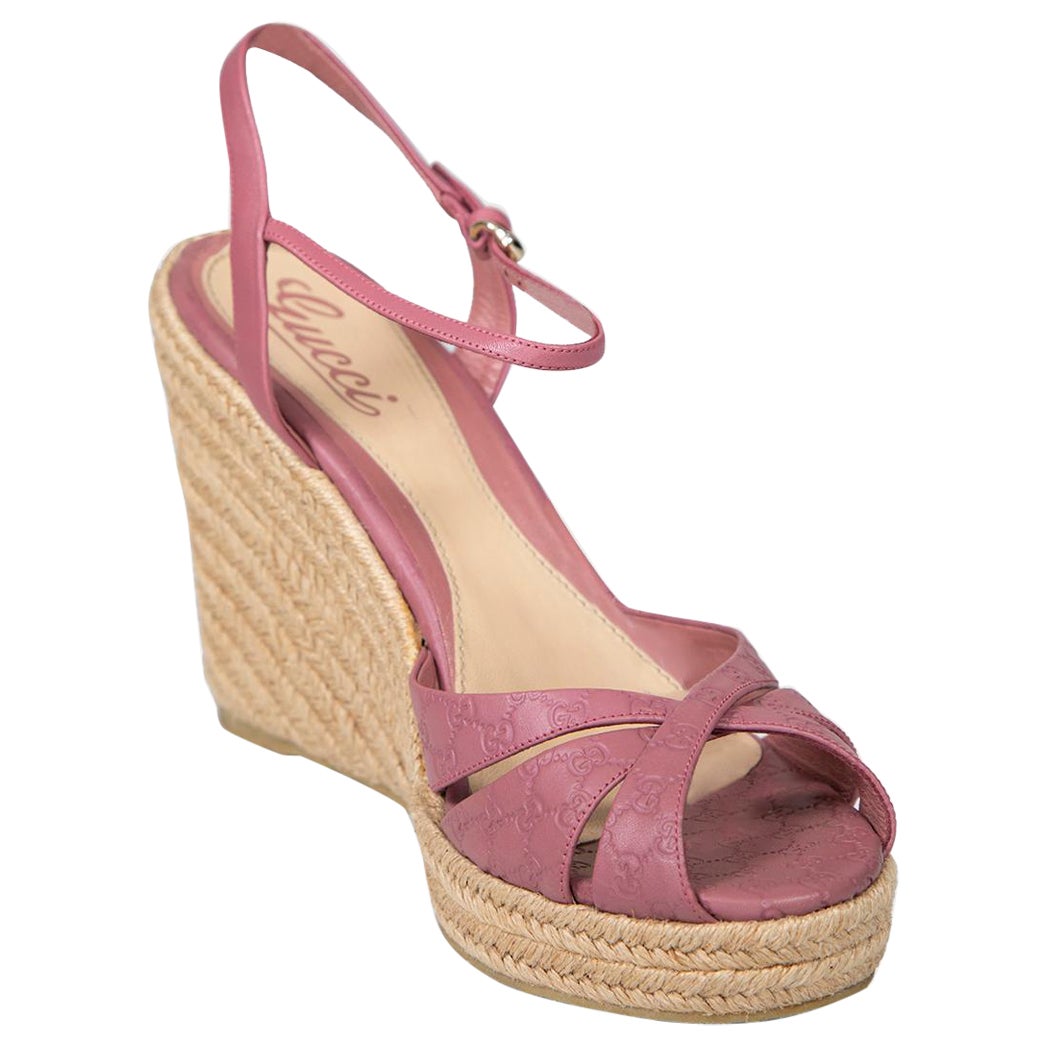 Gucci Pink Monogram Leather Wedge Sandals Size IT 39.5 For Sale