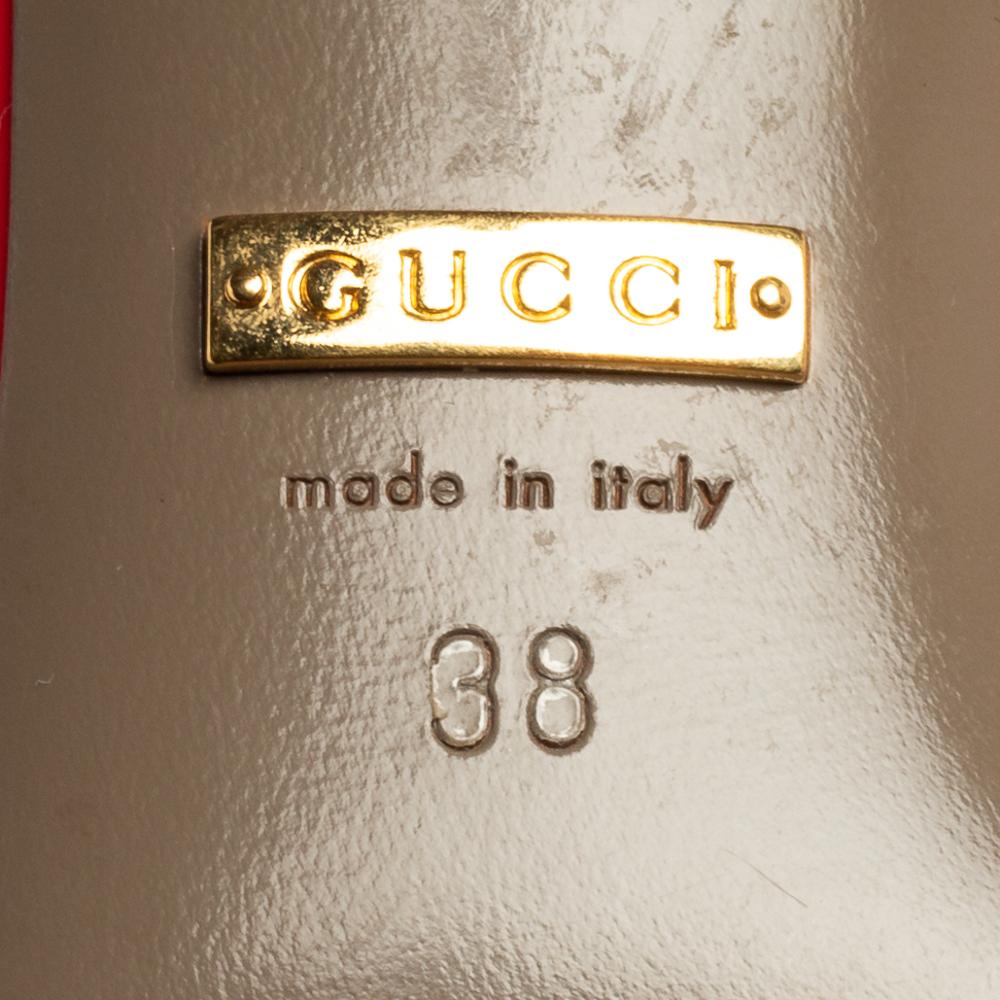 Gucci Rosa Lackleder-Stiefeletten Größe 38 im Angebot 2
