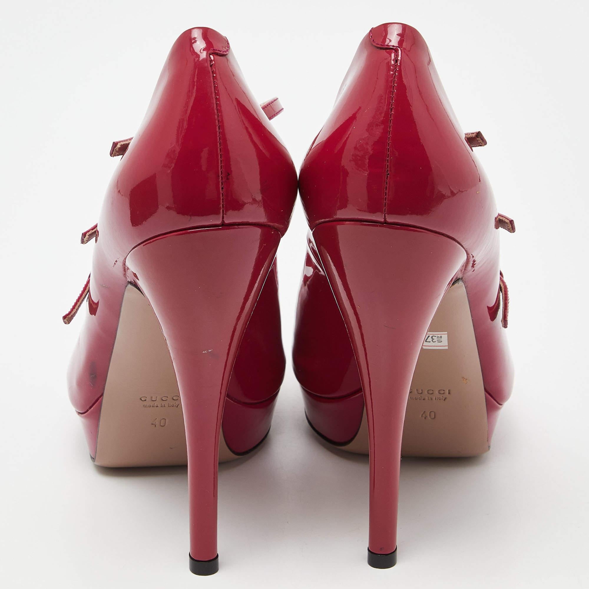 Women's Gucci Pink Patent Leather Buckle Strappy Peep Toe Platform Pumps Size 40 For Sale