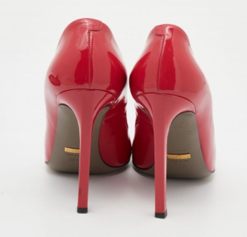 Gucci Pumps a punta in vernice rosa misura 38,5 in vendita 1