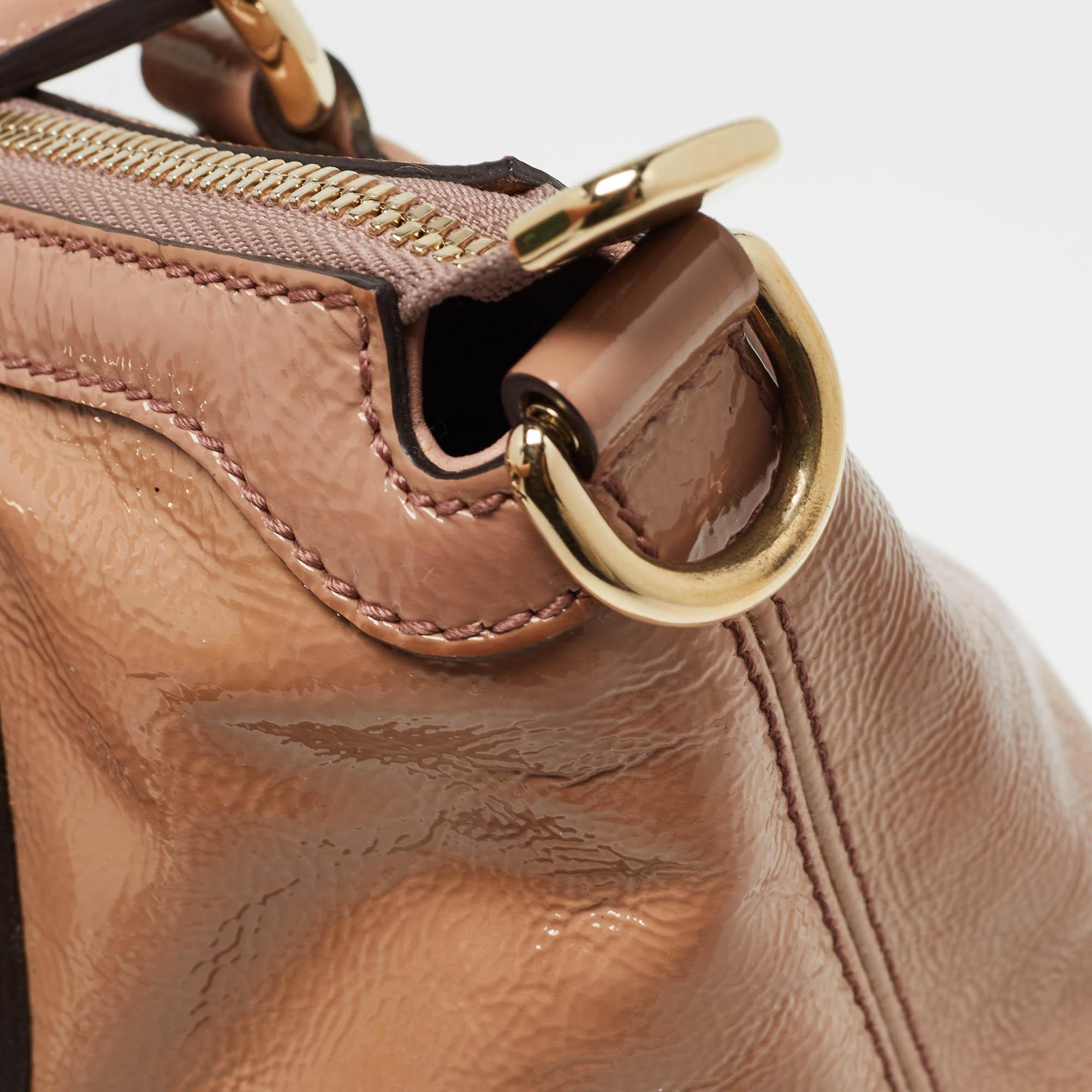 Sac cabas Soho de travail en cuir verni rose Gucci en vente 3