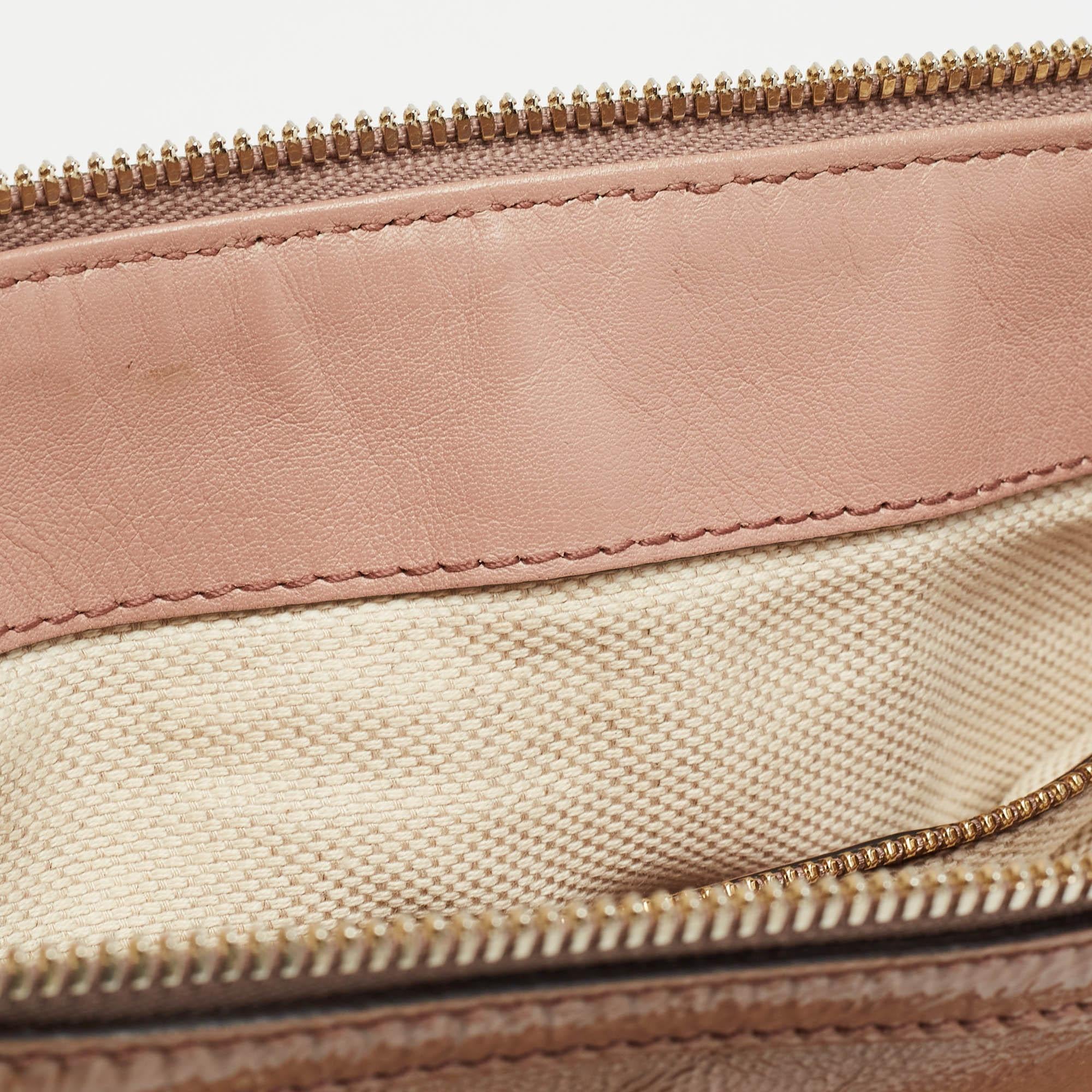 Sac cabas Soho de travail en cuir verni rose Gucci en vente 4