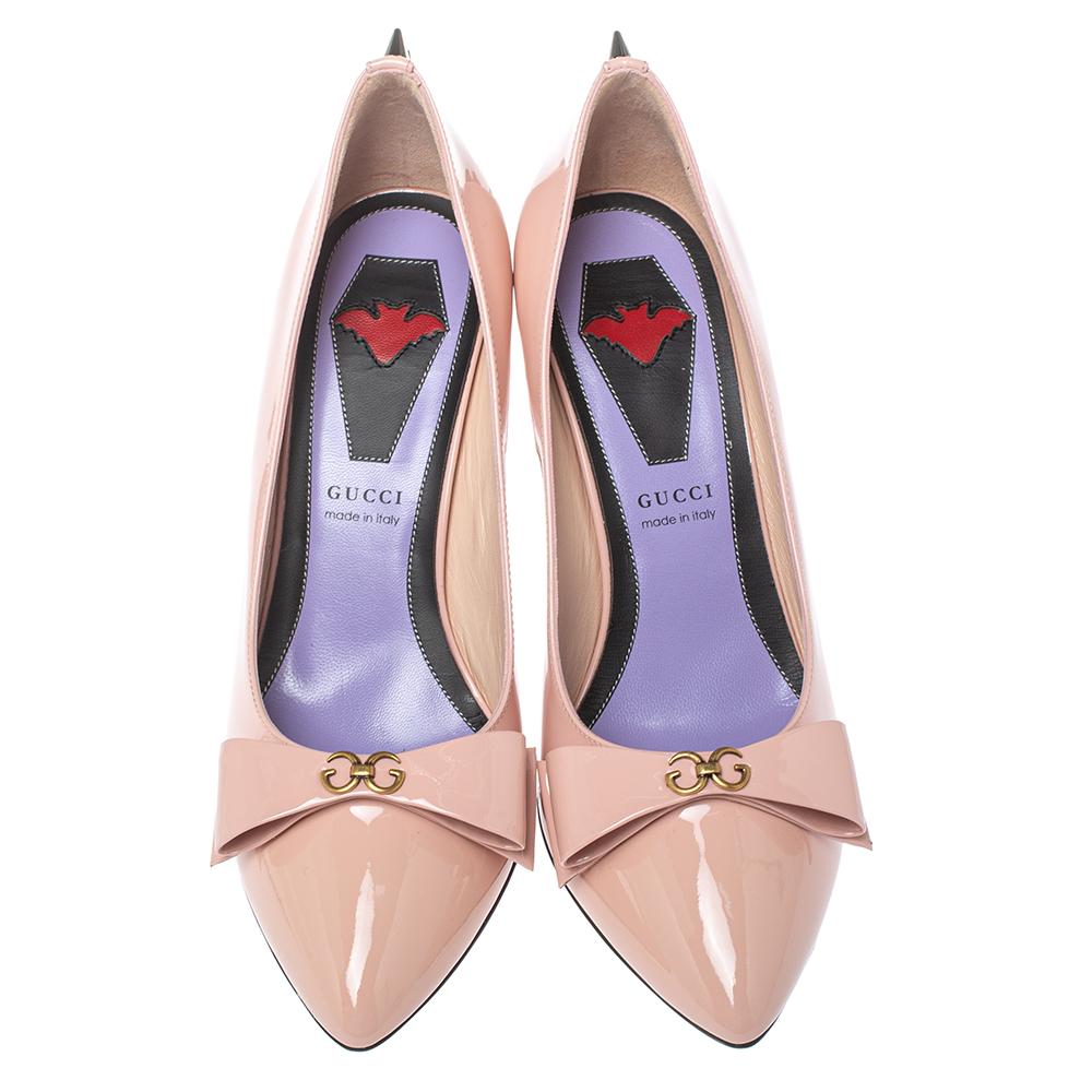 You're all set to elevate ensembles with these pumps from Gucci. These lovely pink pumps are crafted from patent leather and feature a chic silhouette. They flaunt pointed toes with bows on the vamps and spike embellishments on the counters. They