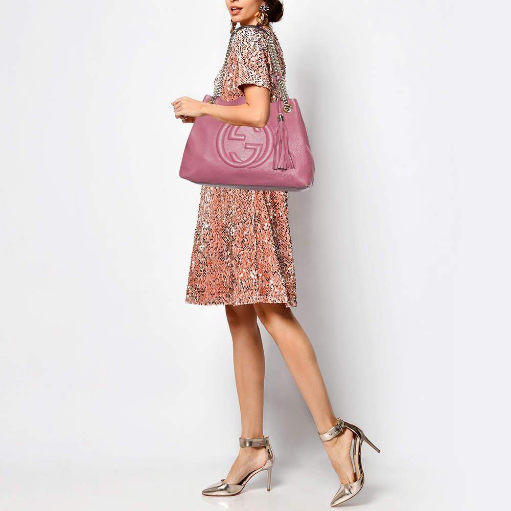 Diese Gucci SOHO-Tasche zeichnet sich durch raffinierten Luxus und zeitlose Eleganz aus. Das 