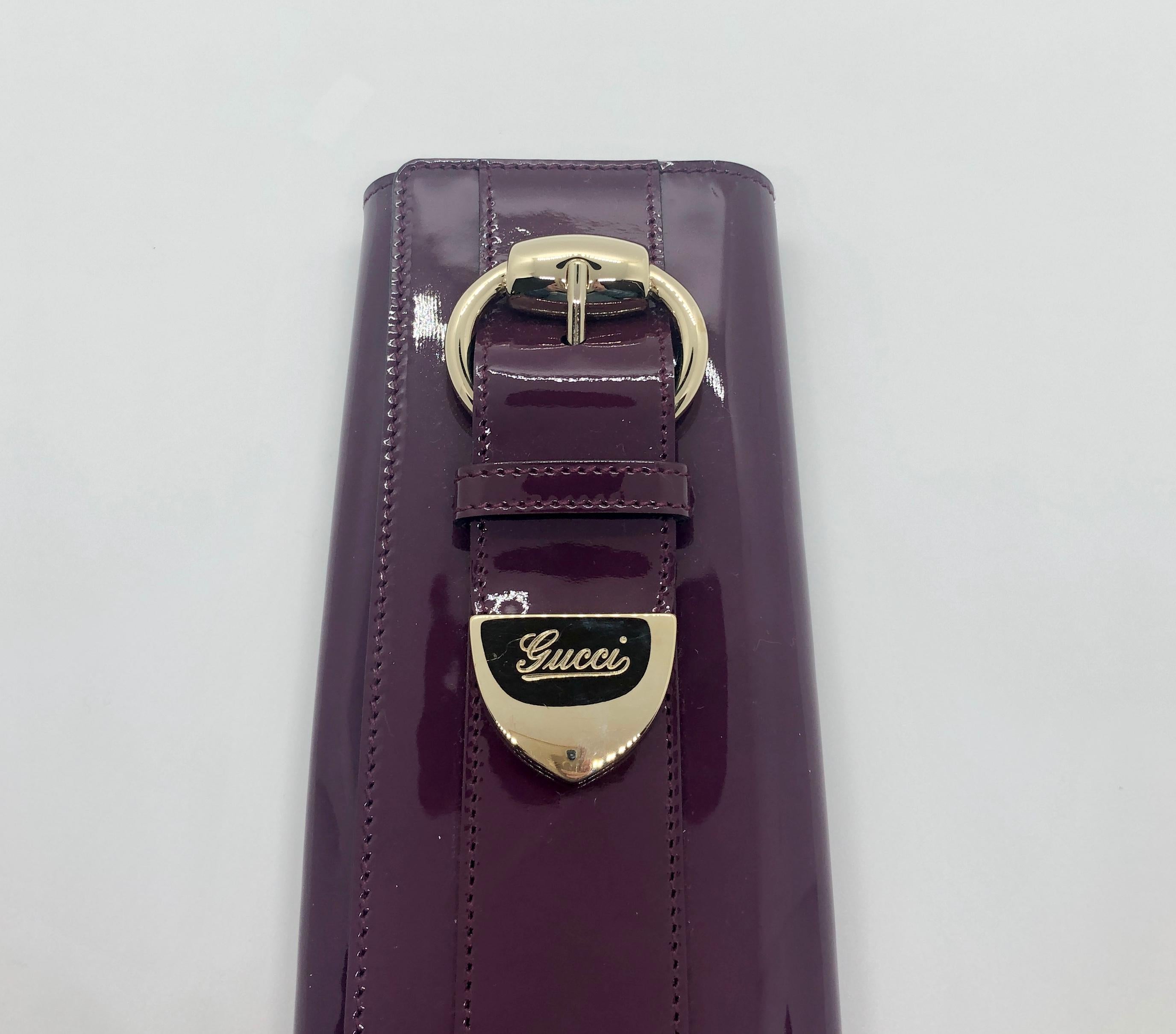 Gucci Pink / Purple Patent Leather Mini Clutch with Gold Metal Insignia Hardware In Good Condition In Houston, TX
