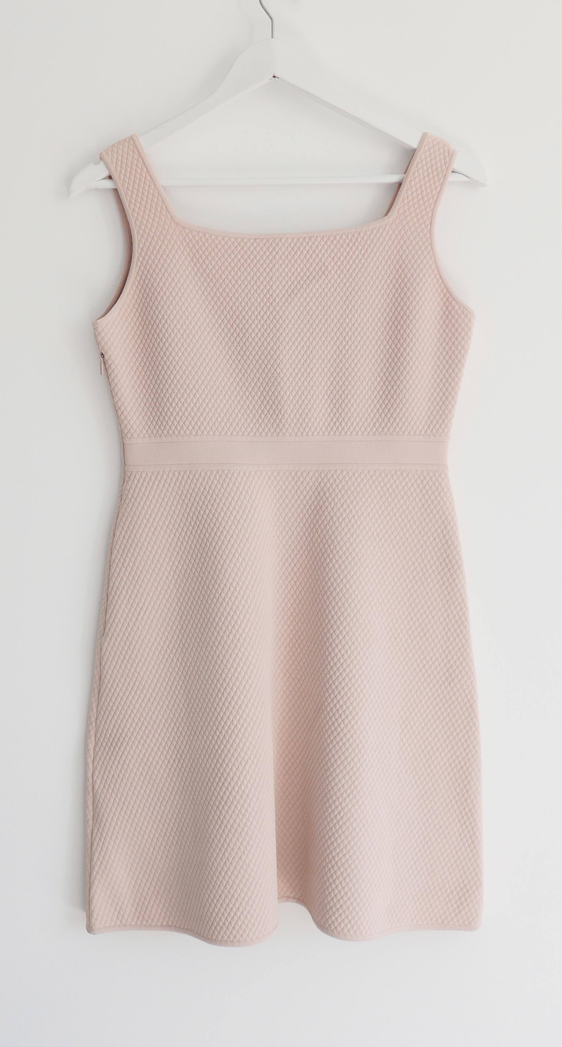 Gucci Rosa gestepptes Kleid in A-Linie im Zustand „Neu“ im Angebot in London, GB