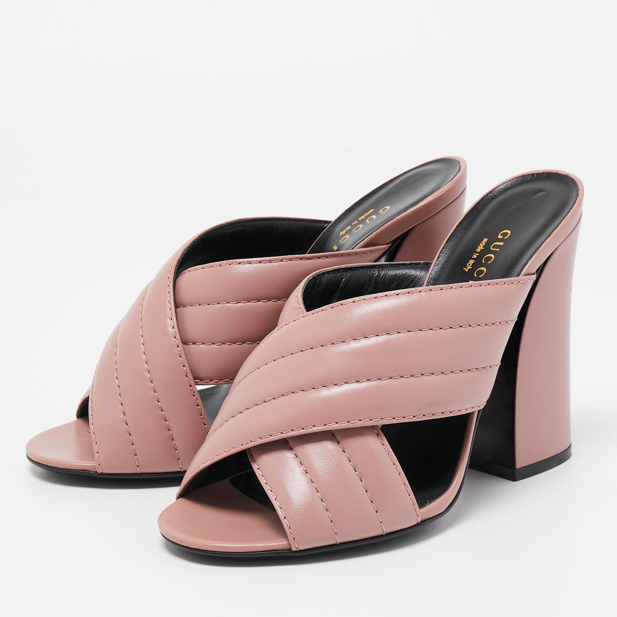 Gucci Pink Quilted Leather Webby Slide Sandals Size 38.5 In Good Condition For Sale In Dubai, Al Qouz 2