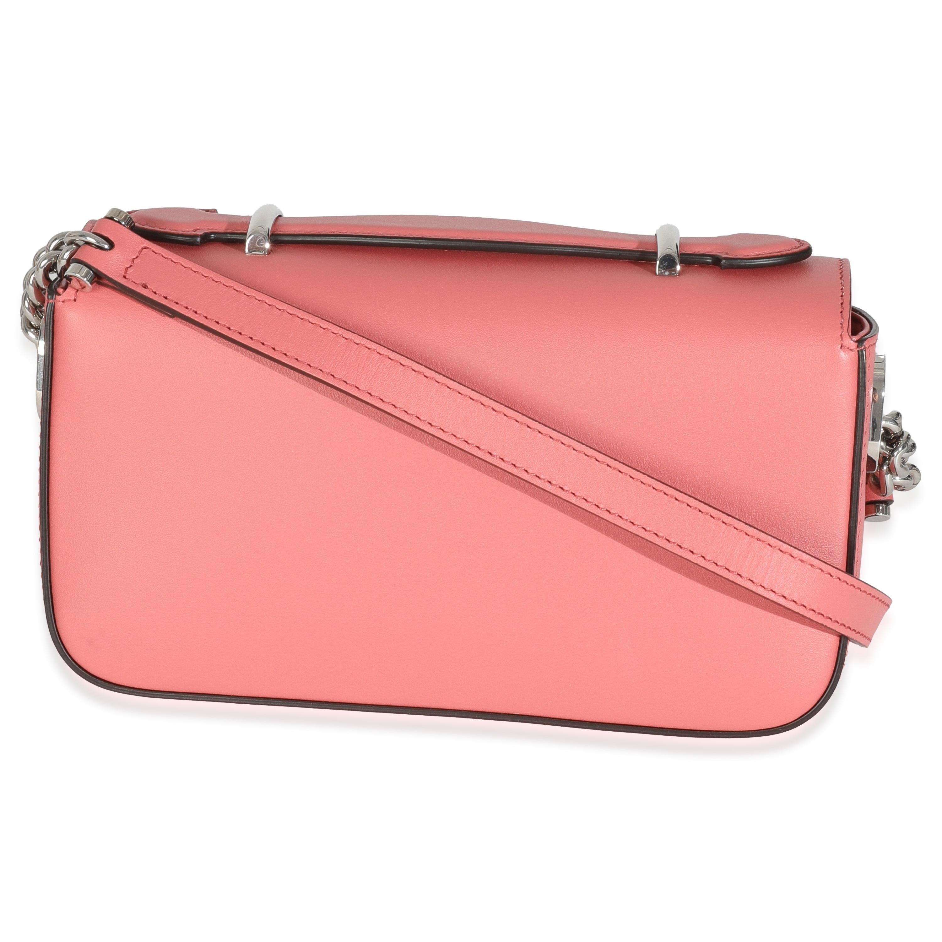 Titel der Auflistung: Gucci Pink Senna Kalbsleder Petite GG Top Handle Umhängetasche
SKU: 147538
MSRP: 2450.00 USD
Zustand: Gebraucht 
Beschreibung des Zustands: Leichte Kratzer/Knitterungen an der Außenseite.
Handtasche Zustand: