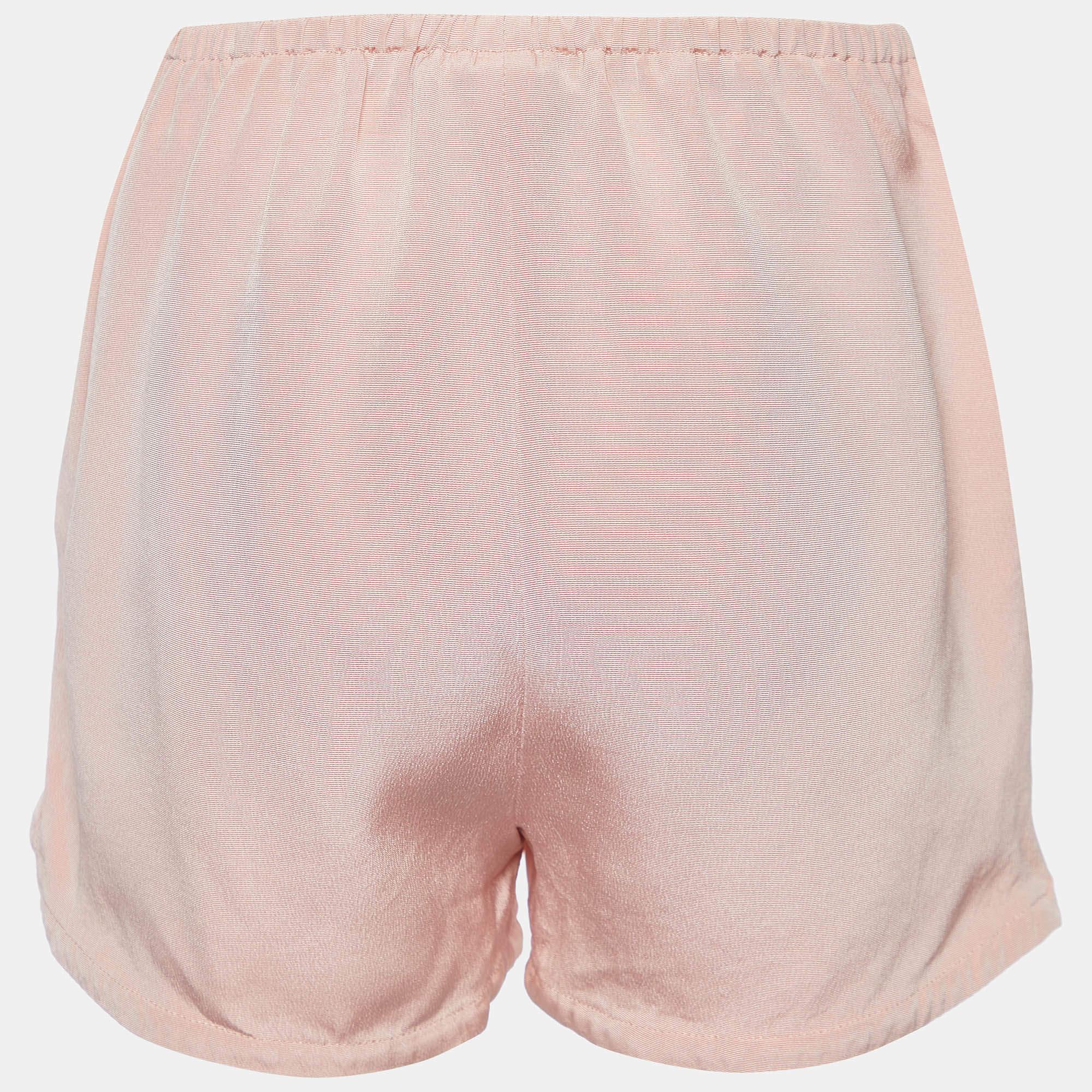 Relaxed days call for a pair of shorts like this. Stitched using high quality fabric these designer shorts are styled with classic details and have a superb length. Wear them with T shirts.