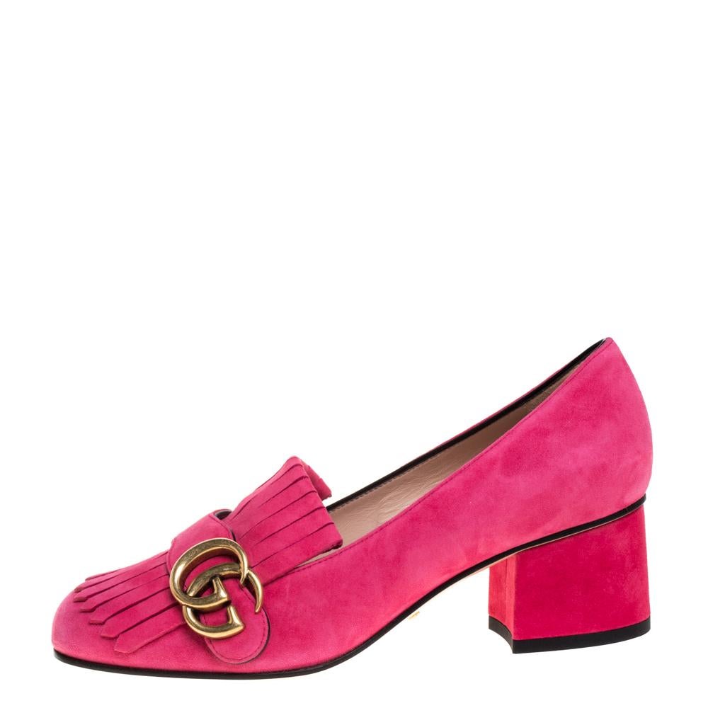This pair of pumps by Gucci is a buy to wear and treasure. The pumps have been crafted from suede and styled with folded fringes and the brand's signature GG on the uppers. Square toes and a set of block heels complete this lovely pink