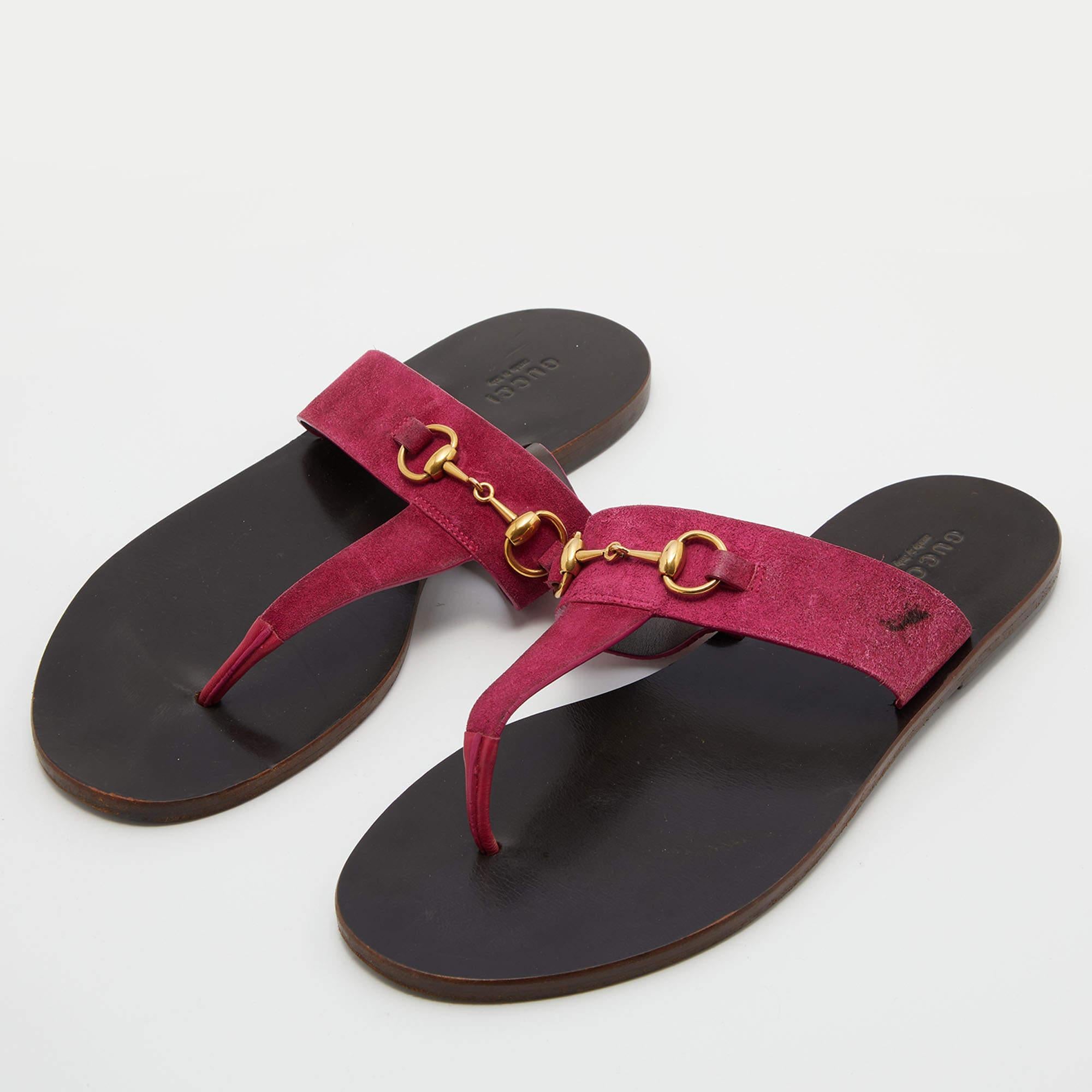 Gucci Pink Suede Horsebit Thong Flat Sandals Size 39 In Good Condition In Dubai, Al Qouz 2