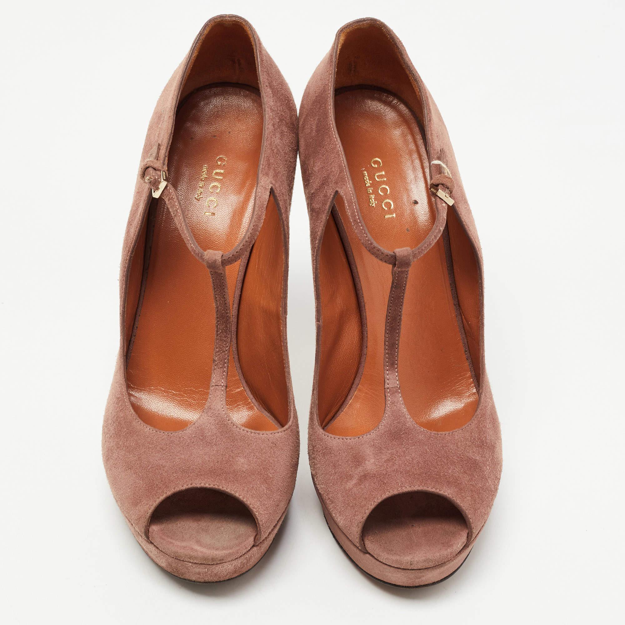 Gucci Pink Suede Peep Toe Platform T-Strap Pumps Size 39 In Good Condition For Sale In Dubai, Al Qouz 2