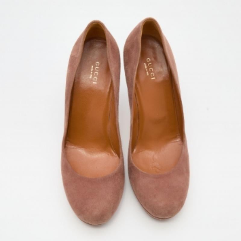 Women's Gucci Pink Suede Round Toe Pumps Size 40 For Sale
