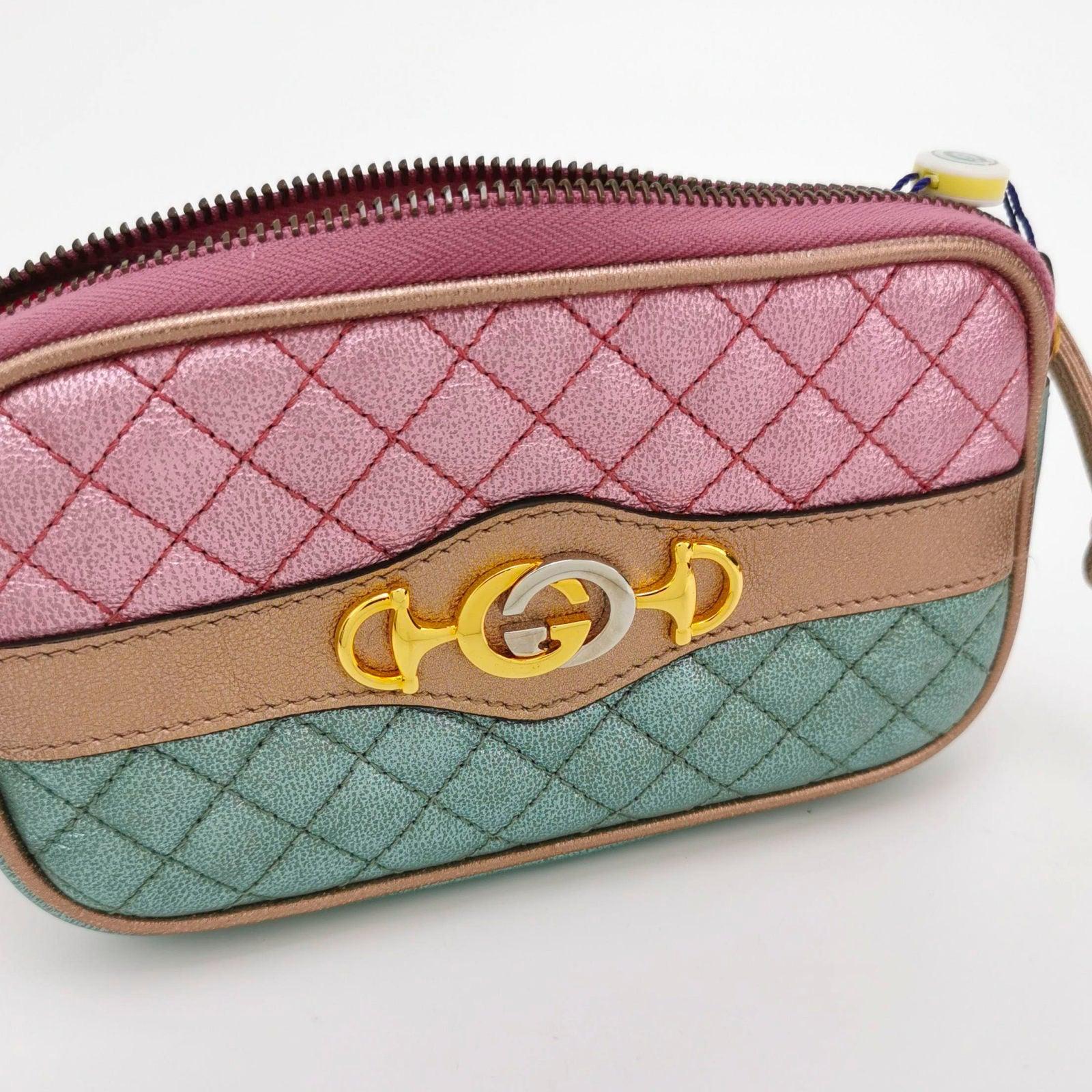 Gucci Pink Teal Mini Metallic Laminated Trapuntata Leather Horsebit Clutch Pouch In Good Condition For Sale In AUBERVILLIERS, FR