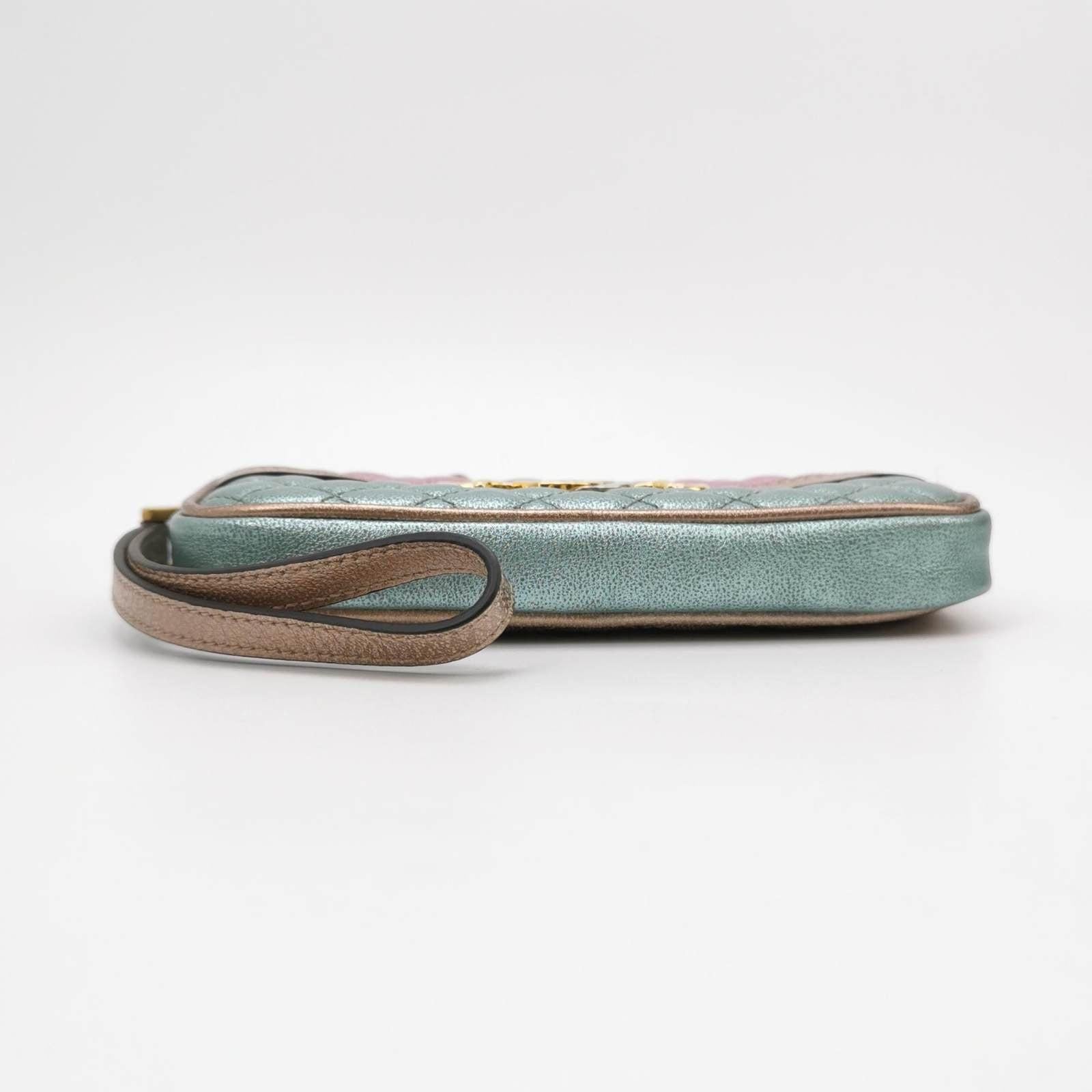 Gucci Pink Teal Mini Metallic Laminated Trapuntata Leather Horsebit Clutch Pouch For Sale 1