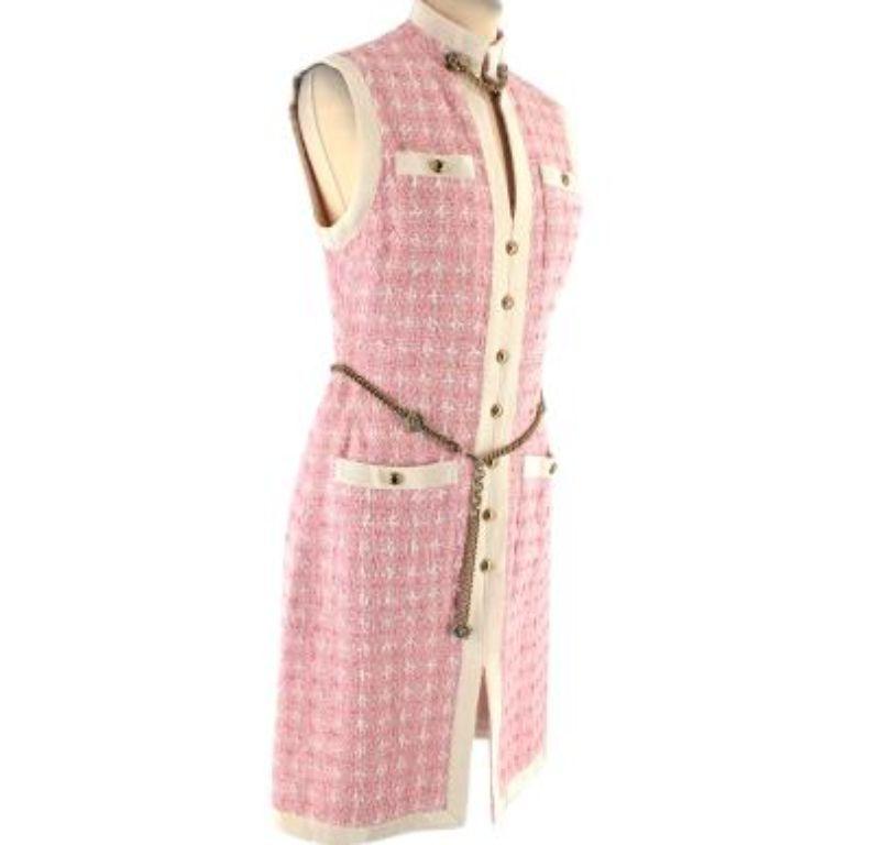 Gucci Pink Tweed Sleeveless Dress with Crystal Tiger Head Chain Belt In Excellent Condition For Sale In London, GB