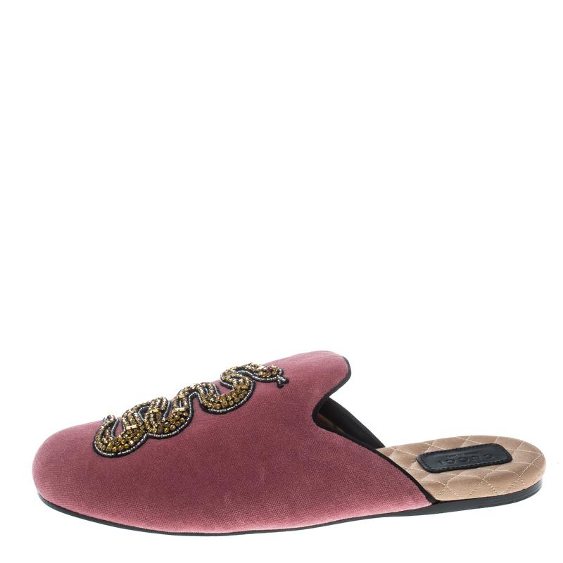 Gucci Pink Velvet Crystal Embellished Lawrence Slippers Size 41 In Excellent Condition In Dubai, Al Qouz 2