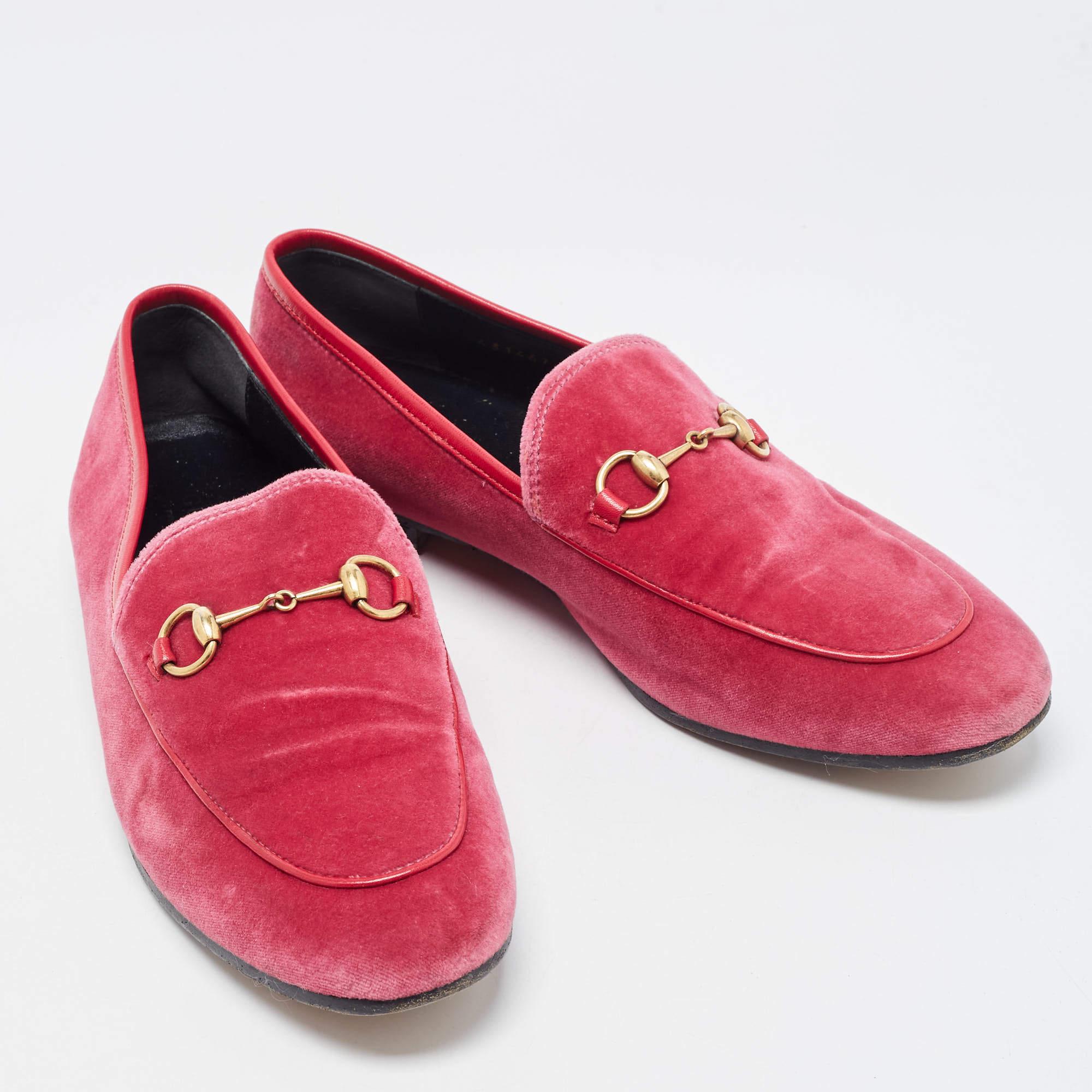 Gucci Pink Velvet Jordaan Horsebit Slip On Loafers Size 39.5 In Good Condition In Dubai, Al Qouz 2