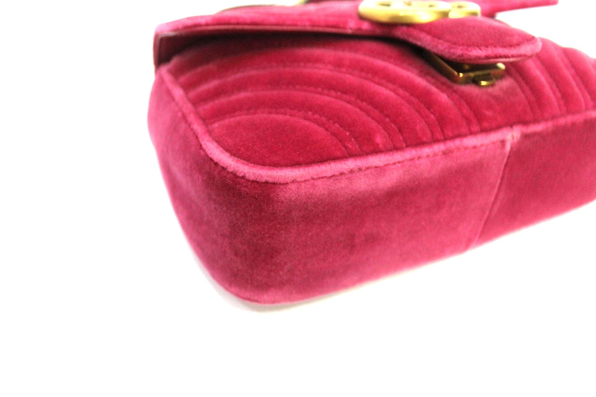 Gucci Pink Velvet Marmont Bag In New Condition In Torre Del Greco, IT