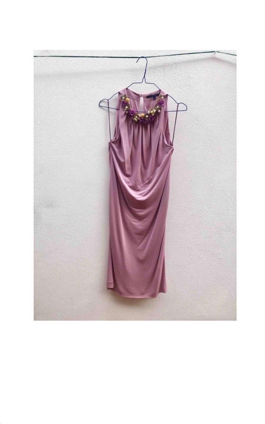 Gucci Dress.
In pink viscose.
Featuring a floral necklace made by sequins and pearls. Back closure throughout buttons.
International XS
Bust 46 cm
Waist 44 cm
Length 100 cm