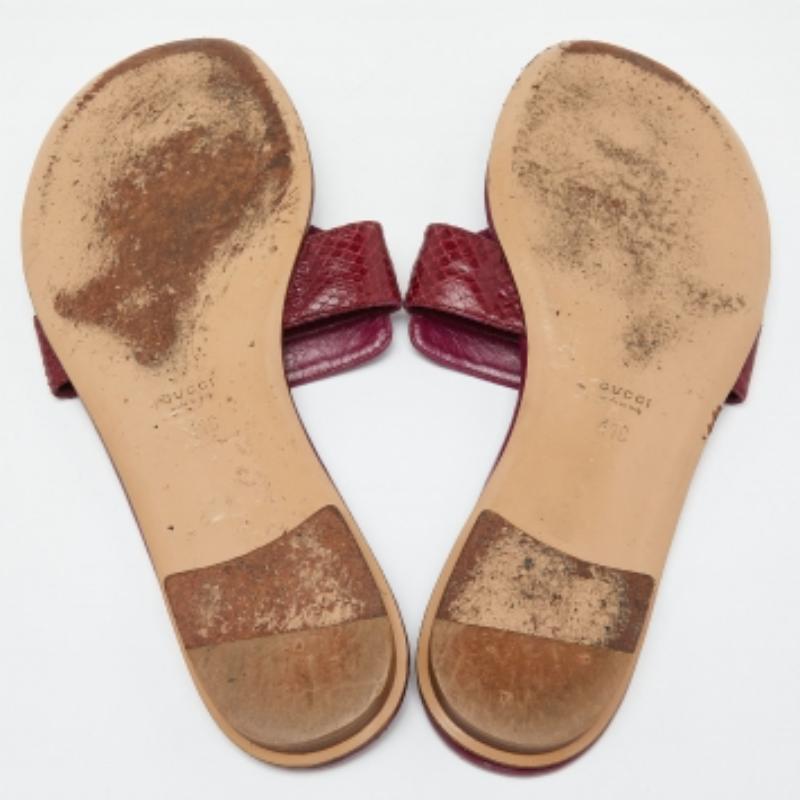 Gucci Rosa Wasserschlange Leder Horsebit Thong flache Sandalen Größe 41 im Angebot 2