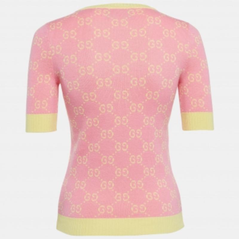 Die sorgfältige Verarbeitung, die hochwertigen Materialien und die eleganten Schnitte machen dieses Designer-Top zu einem echten Schmuckstück! Er hat ein klassisches Design, das leicht zu stylen ist.