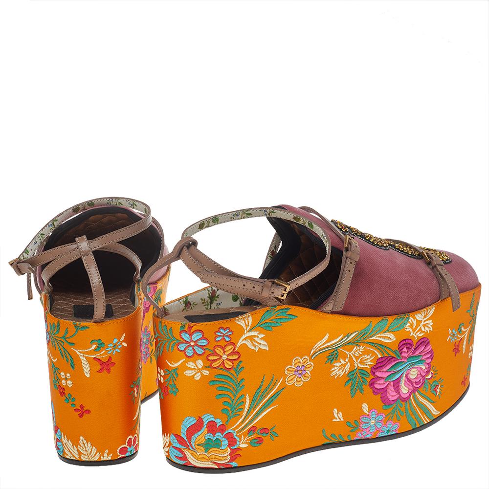 Gucci Pink/Yellow Velvet And Jacquard Embellished Platform Sandals Size 40 In New Condition In Dubai, Al Qouz 2