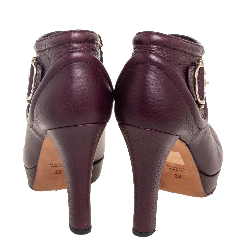 Black Gucci Plum Leather Hasler Buckle Ankle Booties Size 38 For Sale